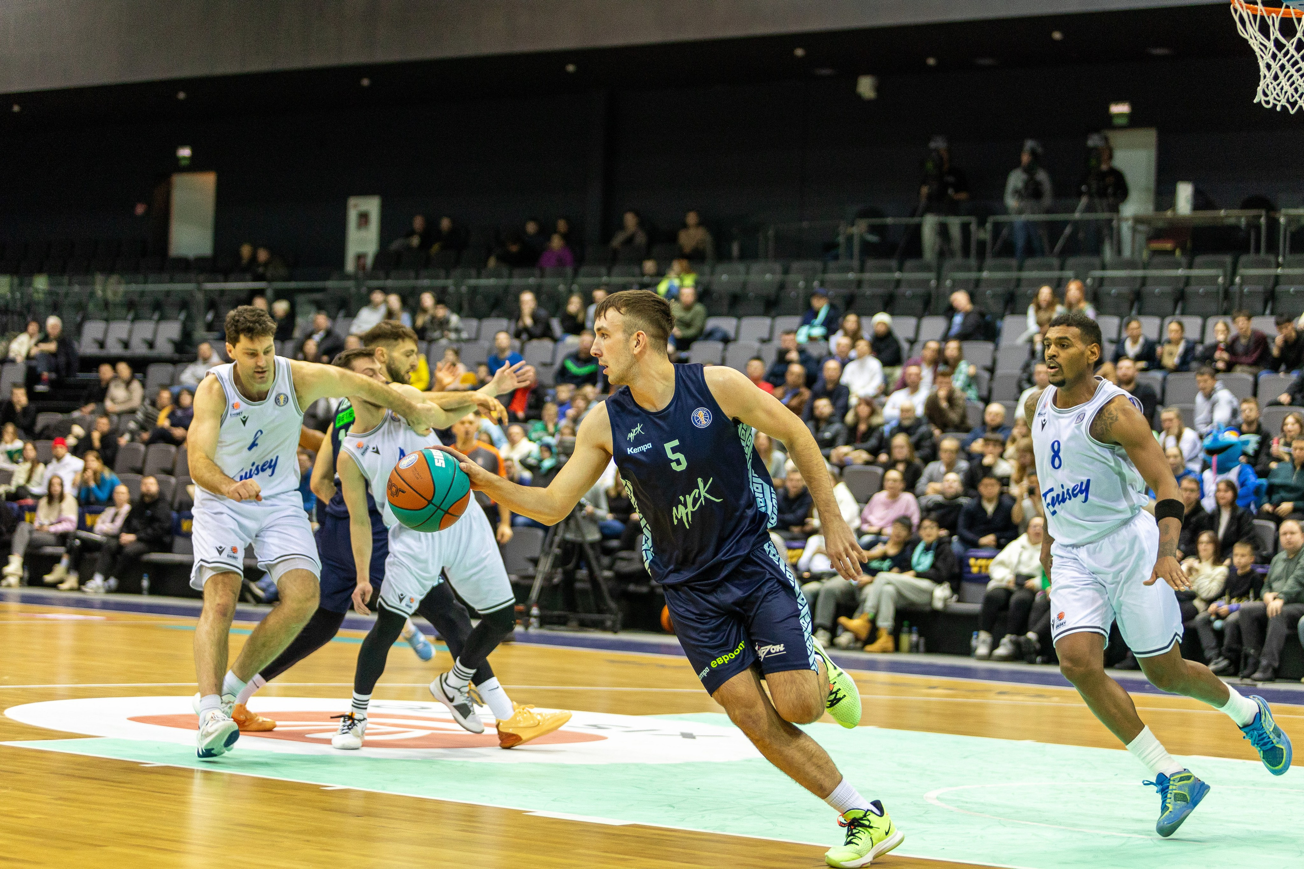 Баскетбол. Лучшие кадры. Минск — Енисей. 11.12.2023. Профессиональный интерьерный и репортажный фотограф Минск и РБ. Максим Орлов