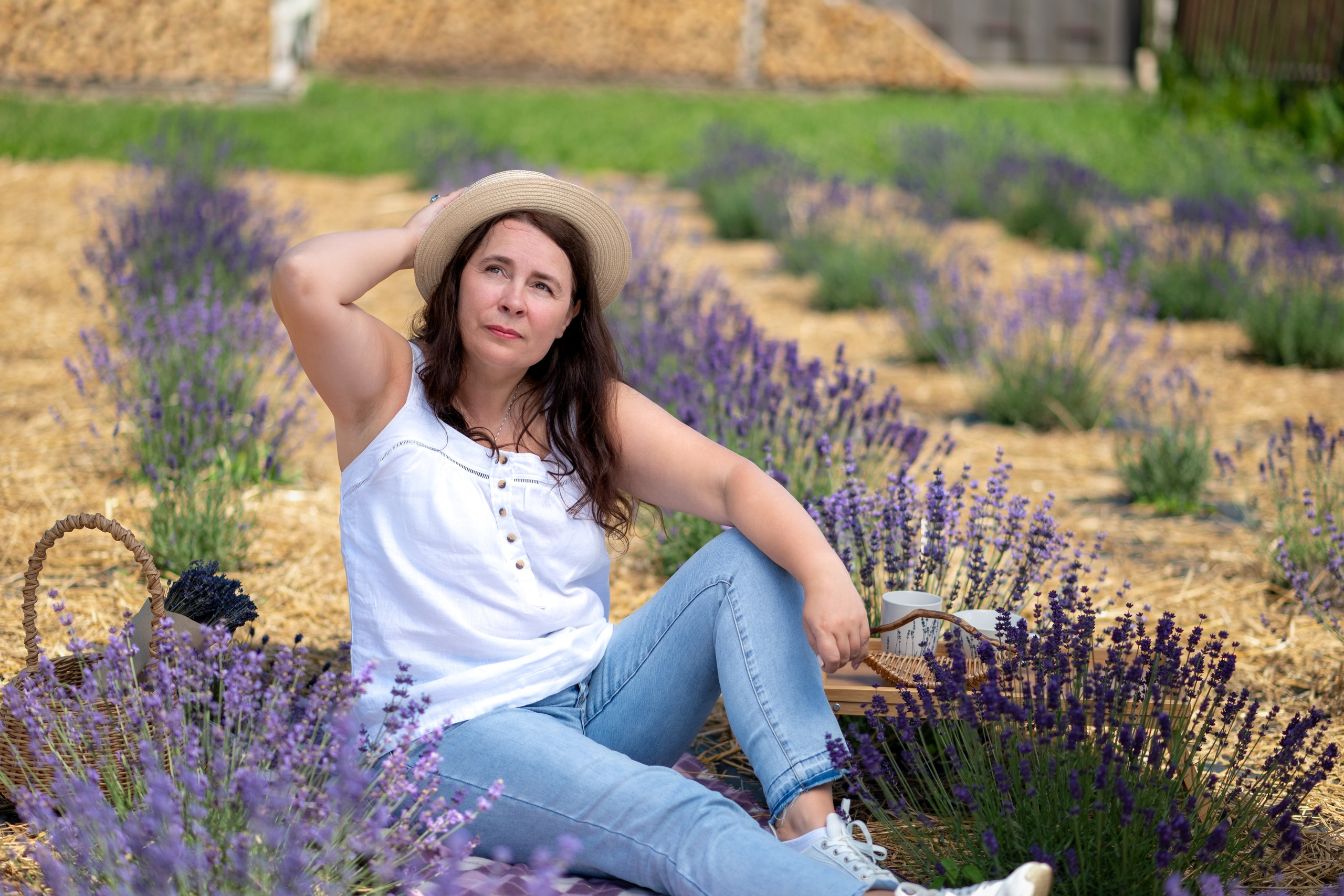 Катя и Оксана в лаванде. Профессиональный интерьерный и репортажный фотограф Минск и РБ. Максим Орлов