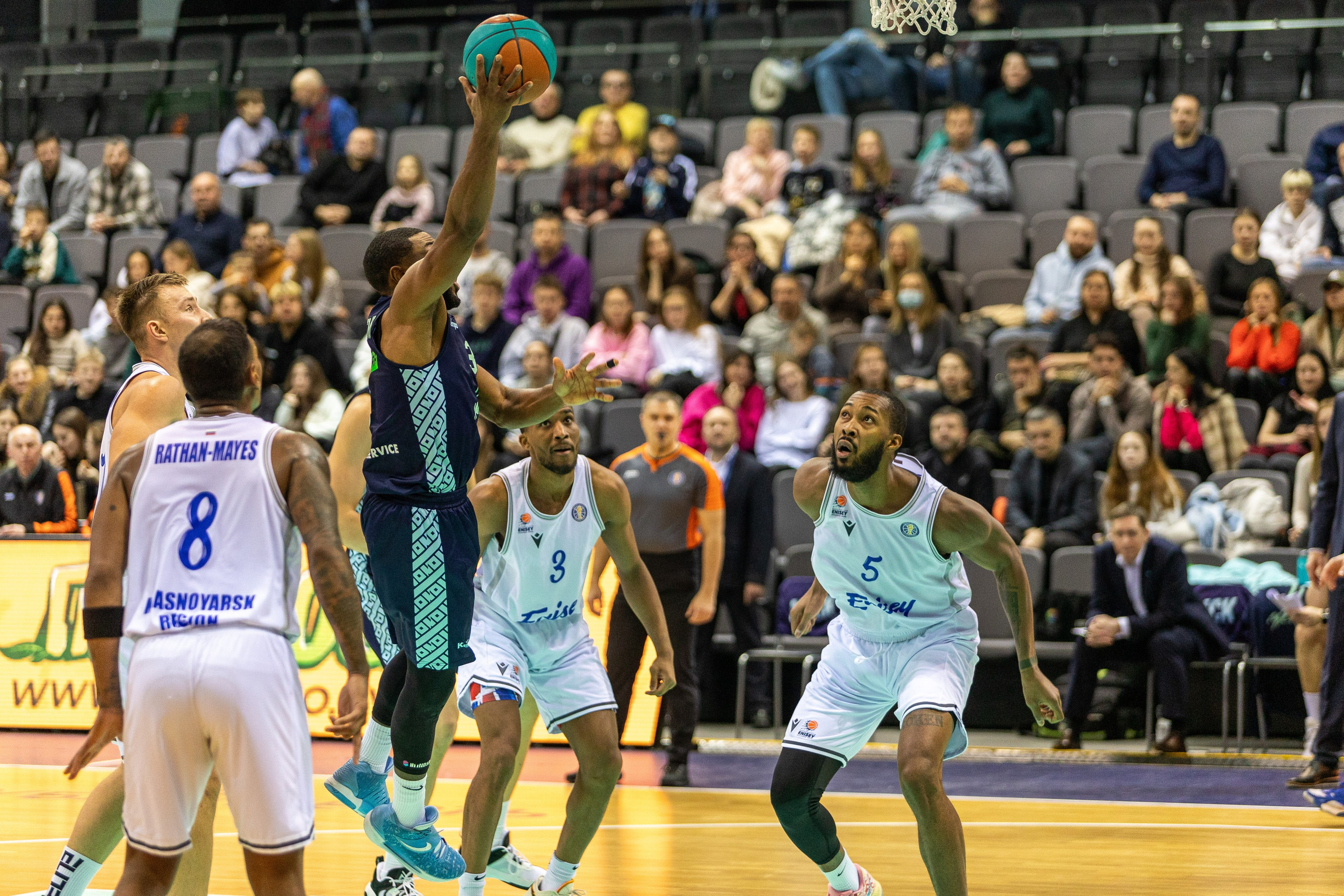 Баскетбол. Лучшие кадры. Минск — Енисей. 11.12.2023. Профессиональный интерьерный и репортажный фотограф Минск и РБ. Максим Орлов