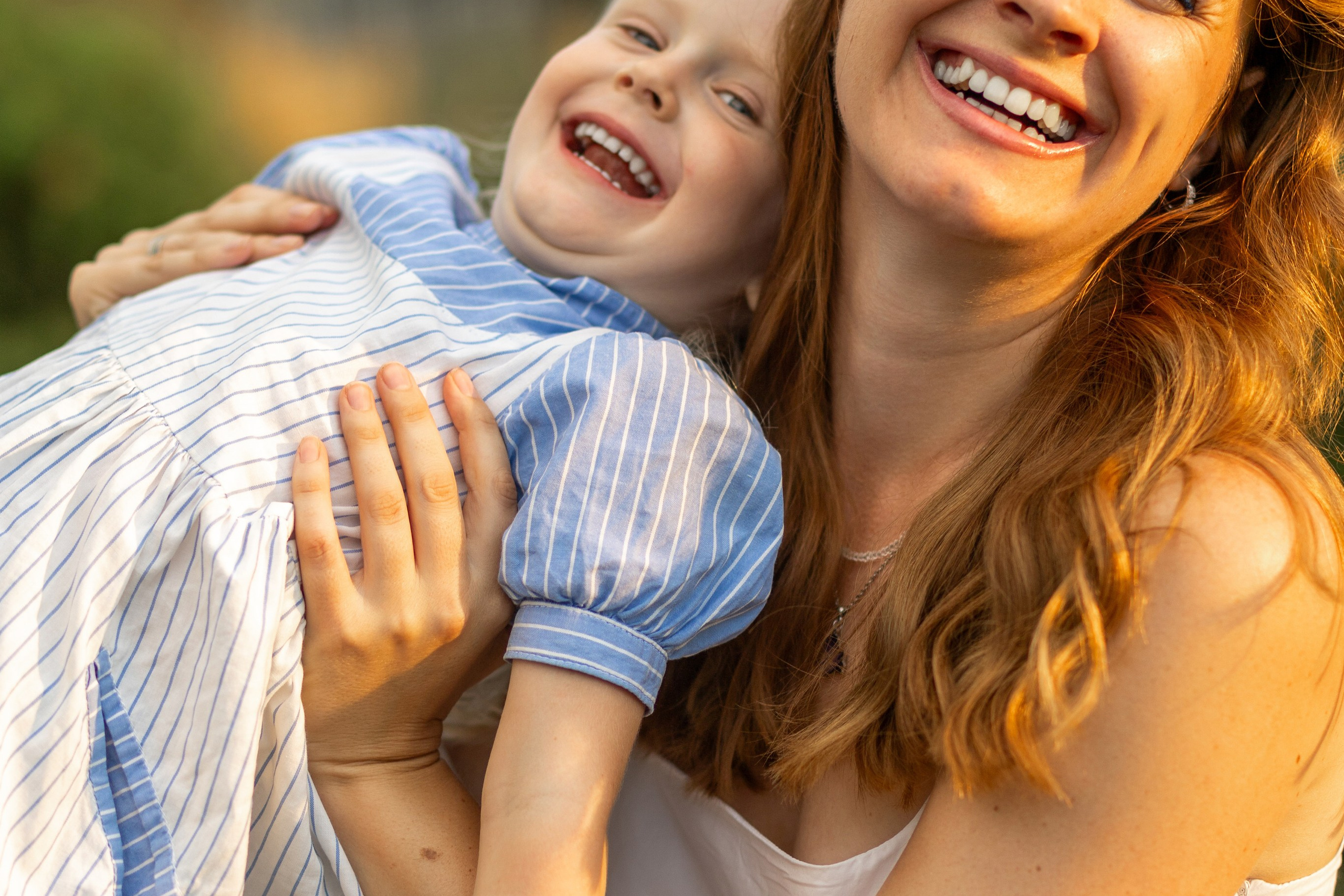 Стеша с мамой. Профессиональный интерьерный и репортажный фотограф Минск и РБ. Максим Орлов