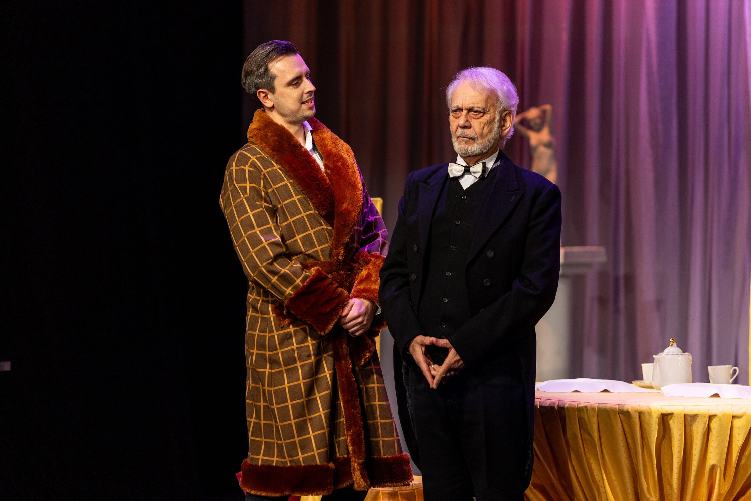 Новый театр «Как важно быть серьезным». Профессиональный интерьерный и репортажный фотограф Минск и РБ. Максим Орлов