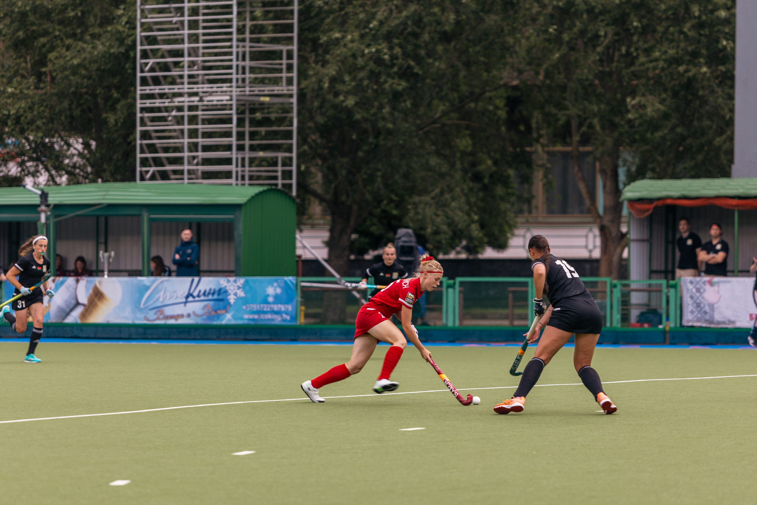 Хоккей на траве. Девушки. ХК Минск — ХК Виктория (Смолевичи) 10.06.2024. Профессиональный интерьерный и репортажный фотограф Минск и РБ. Максим Орлов