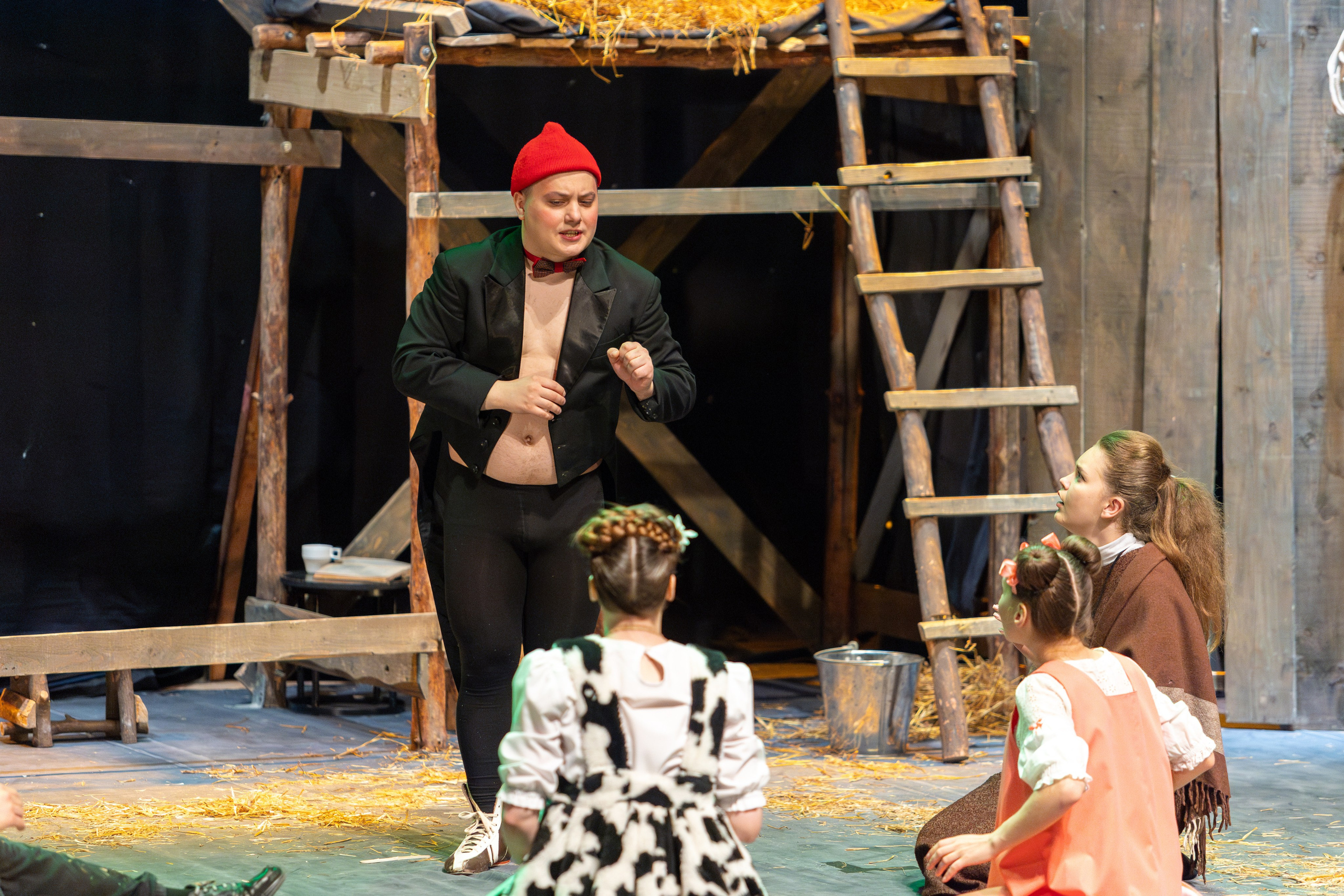 Театр белорусской армии «Очень простая история». Профессиональный интерьерный и репортажный фотограф Минск и РБ. Максим Орлов