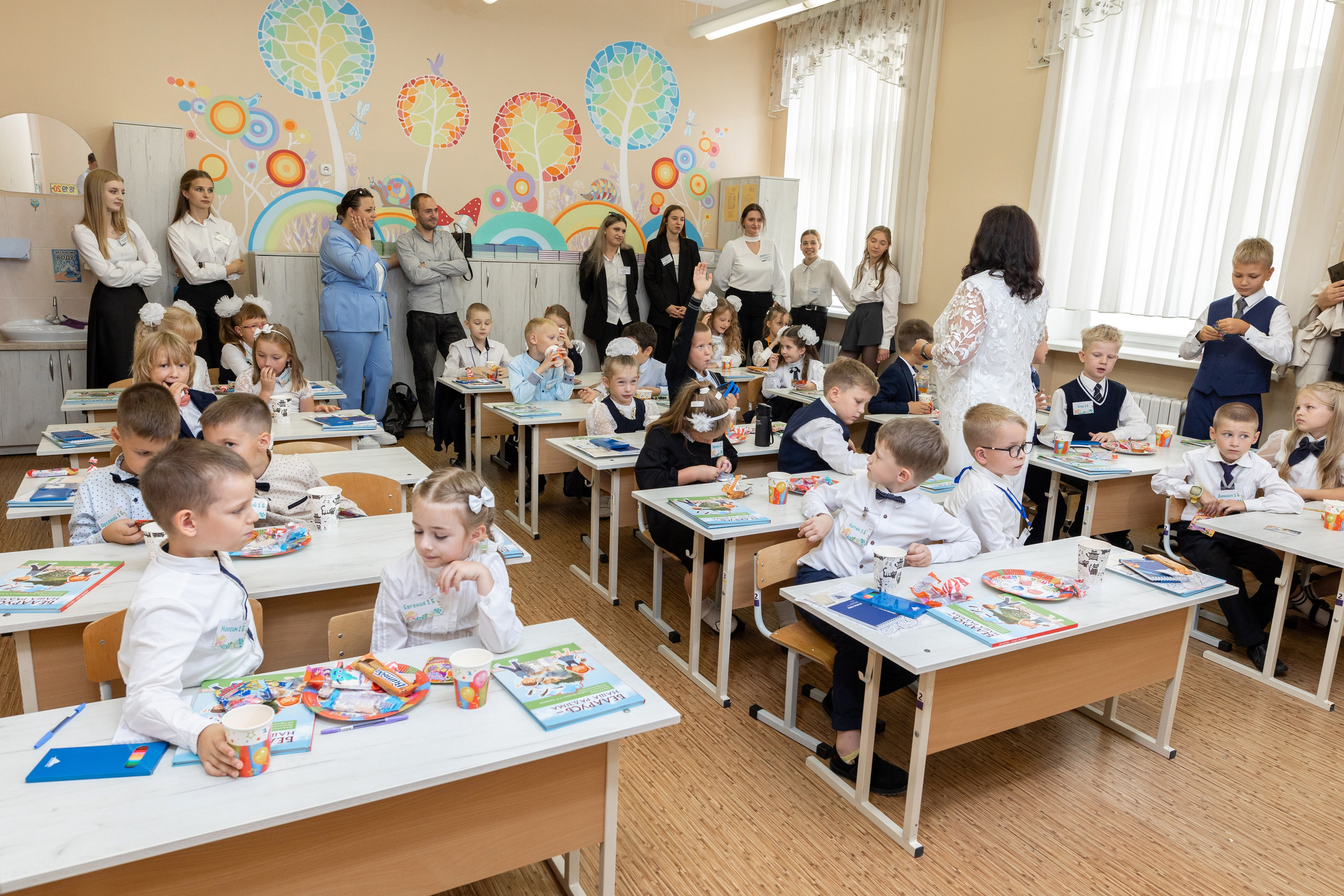 Линейка 1-го сентября. Профессиональный интерьерный и репортажный фотограф Минск и РБ. Максим Орлов