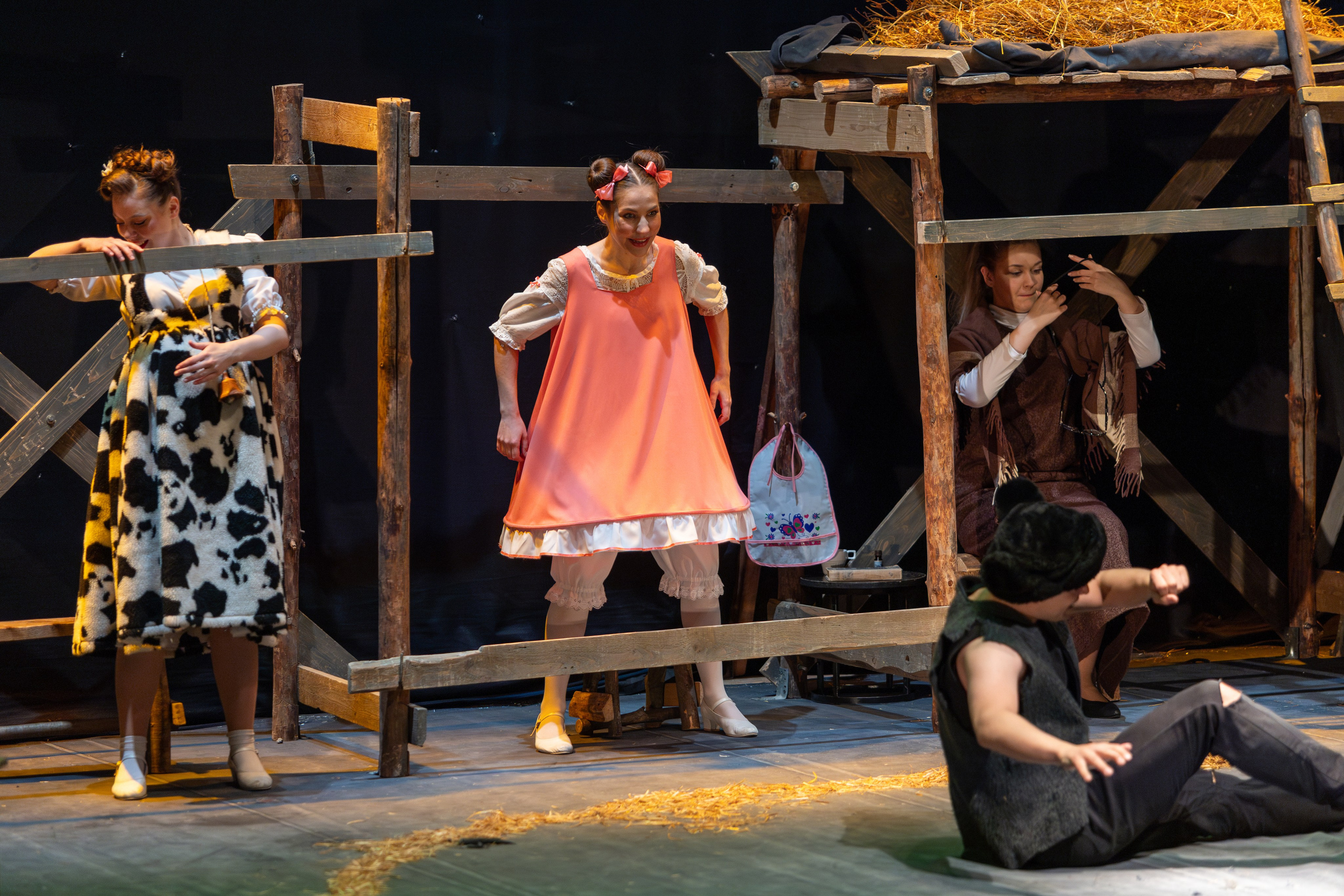 Театр белорусской армии «Очень простая история». Профессиональный интерьерный и репортажный фотограф Минск и РБ. Максим Орлов