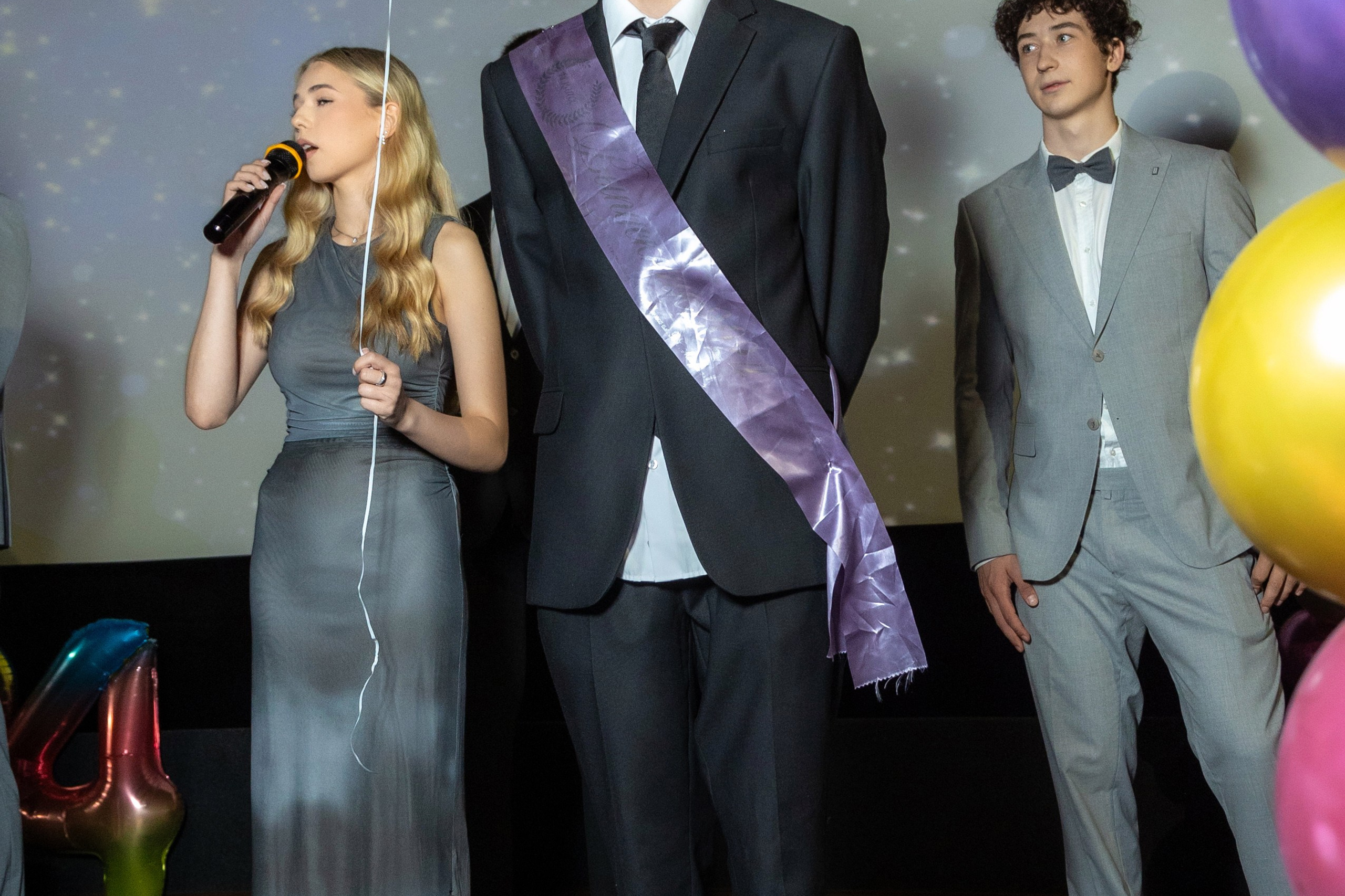 Вручение дипломов. 47 школа. Профессиональный интерьерный и репортажный фотограф Минск и РБ. Максим Орлов