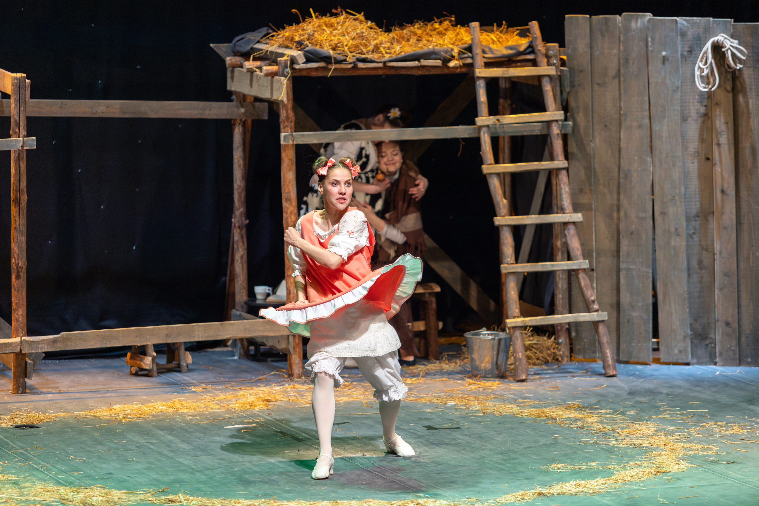 Театр белорусской армии «Очень простая история». Профессиональный интерьерный и репортажный фотограф Минск и РБ. Максим Орлов