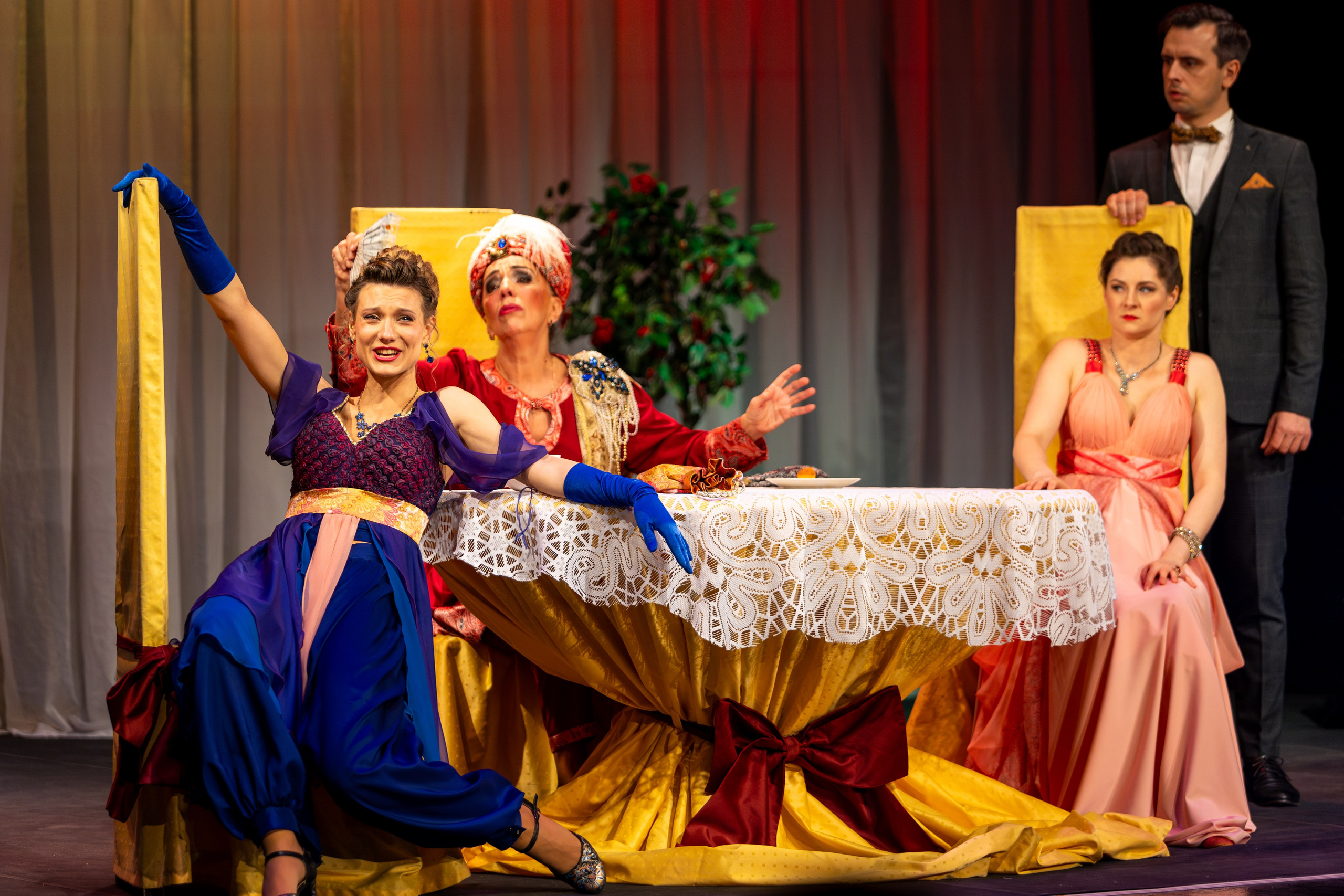 Новый театр «Как важно быть серьезным». Профессиональный интерьерный и репортажный фотограф Минск и РБ. Максим Орлов