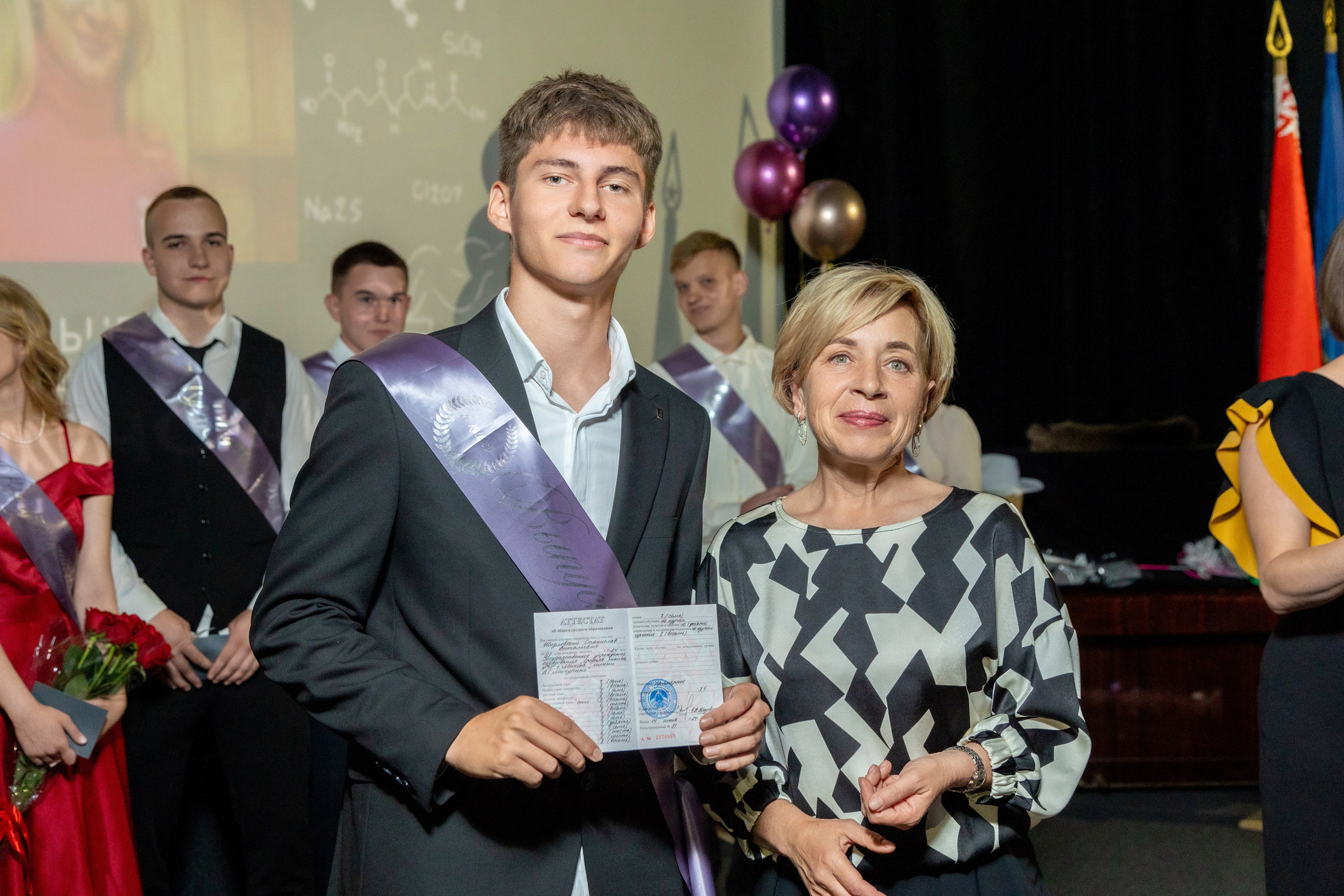 Вручение дипломов. 47 школа. Профессиональный интерьерный и репортажный фотограф Минск и РБ. Максим Орлов