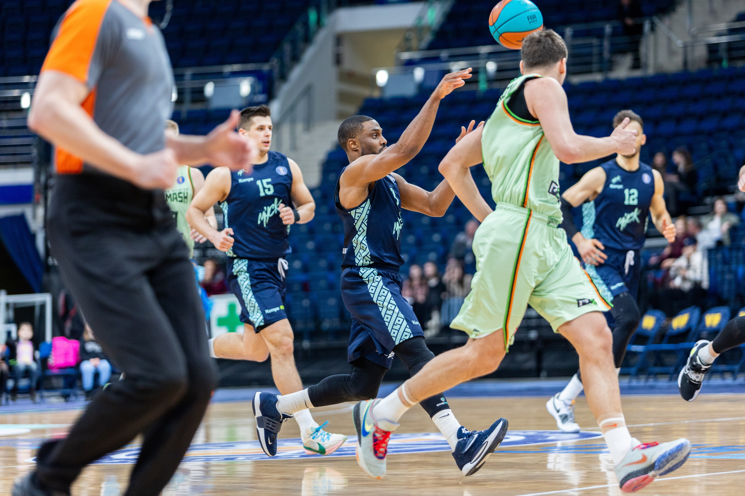 Баскетбол. Лучшие кадры. Минск — Уралмаш 13.02.2024. Профессиональный интерьерный и репортажный фотограф Минск и РБ. Максим Орлов