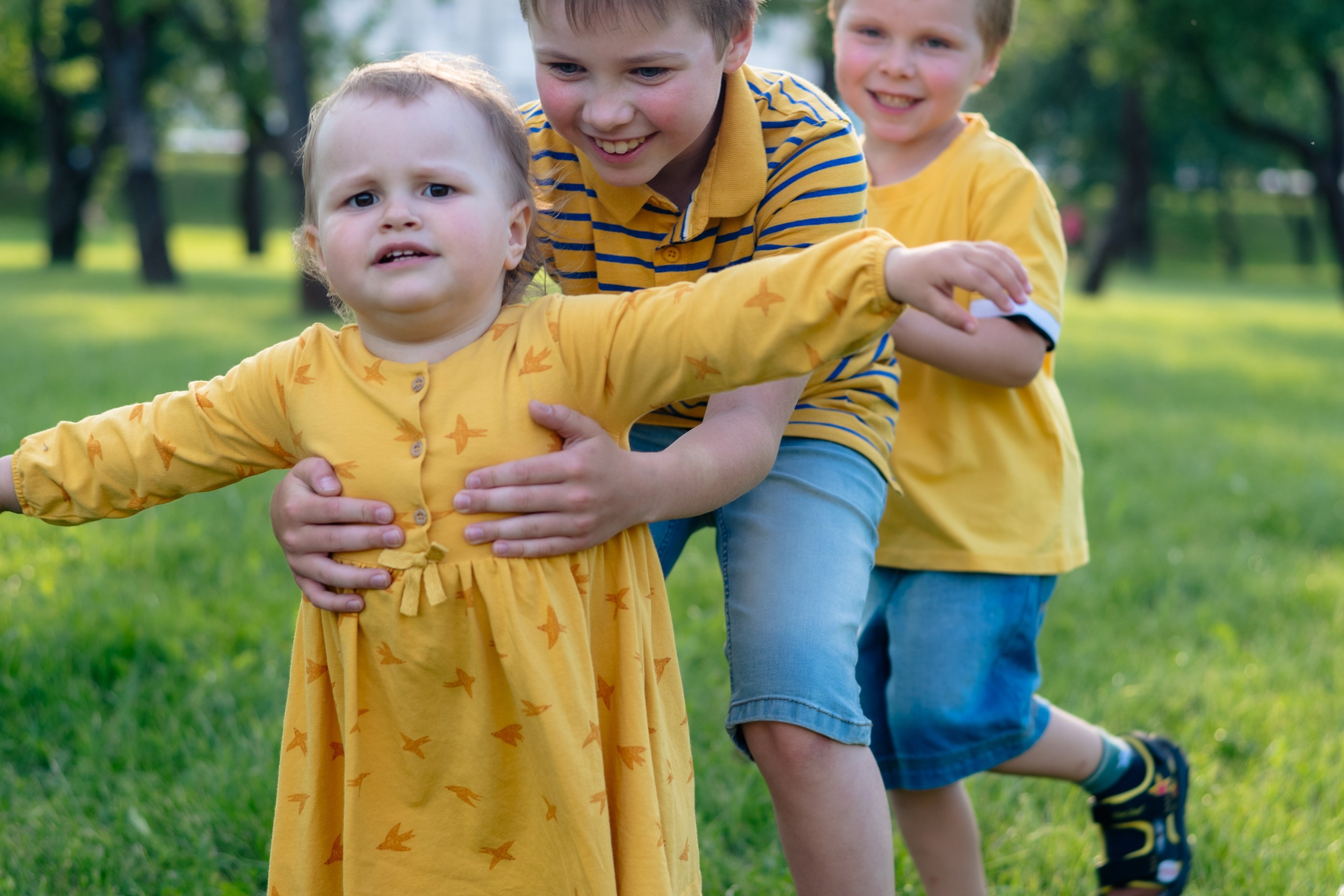 Максим, Алеся и их дети (Кирим, Федя и Зоя). Профессиональный интерьерный и репортажный фотограф Минск и РБ. Максим Орлов