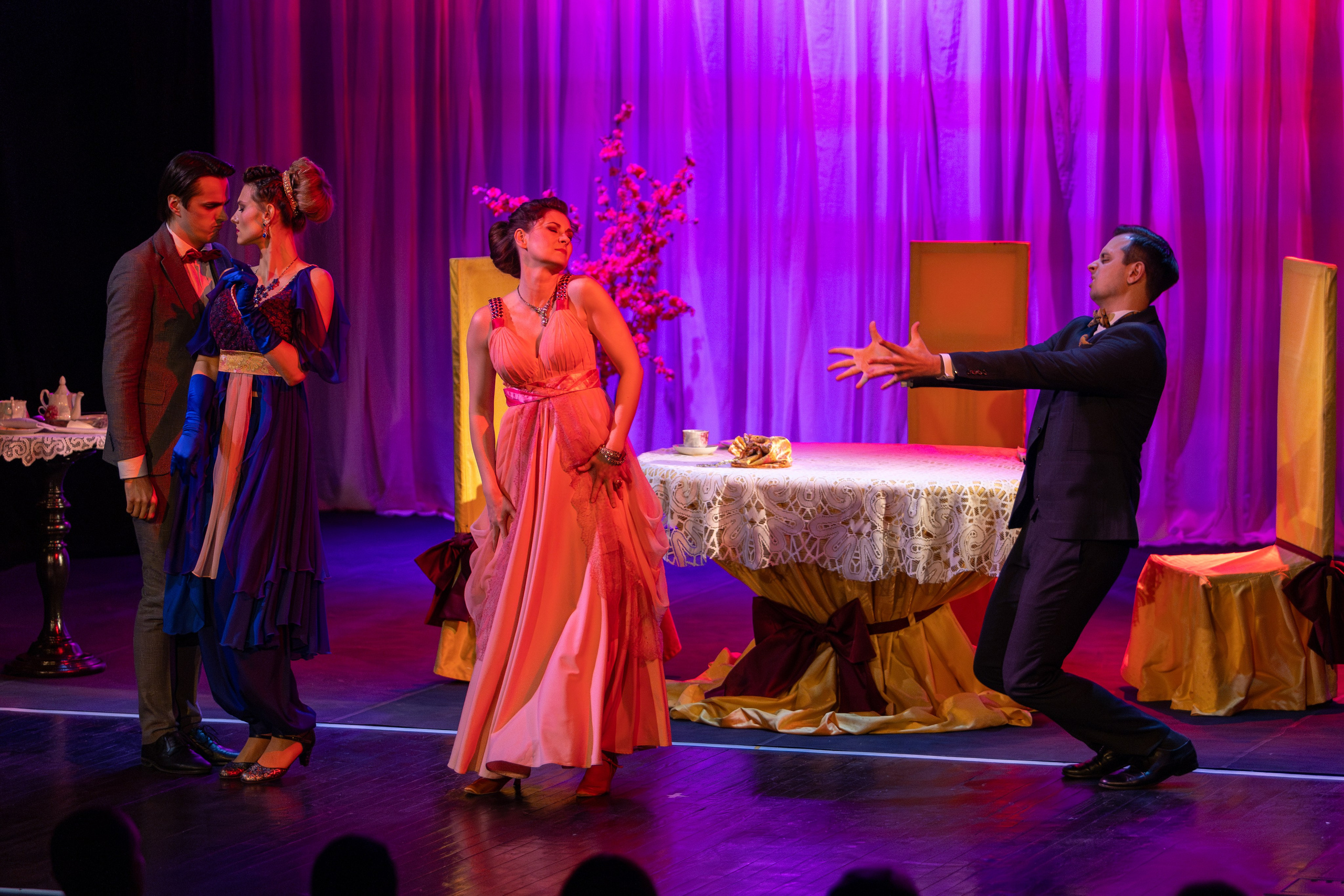 Новый театр «Как важно быть серьезным». Профессиональный интерьерный и репортажный фотограф Минск и РБ. Максим Орлов