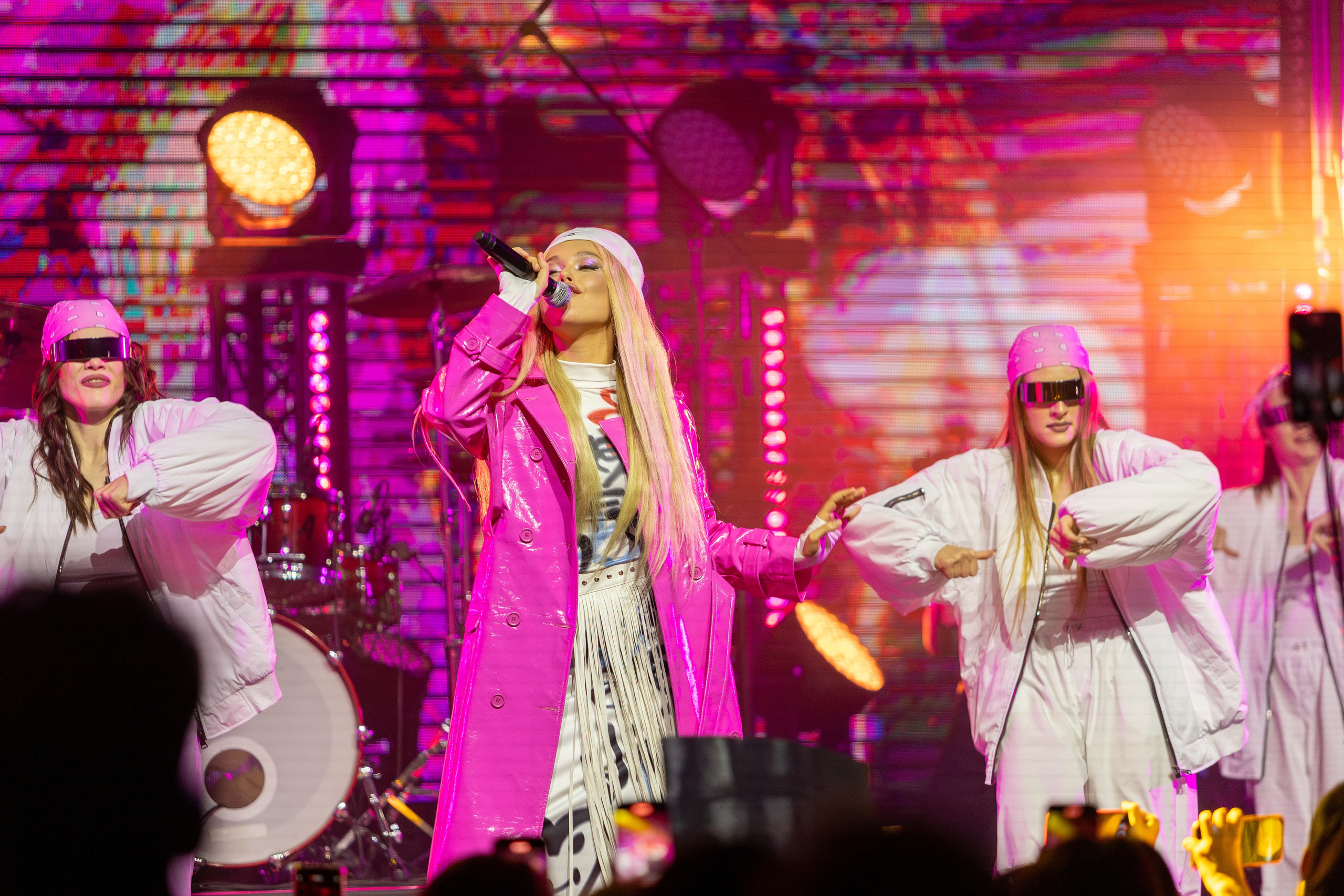 Концерт Насти Кравченко. Профессиональный интерьерный и репортажный фотограф Минск и РБ. Максим Орлов