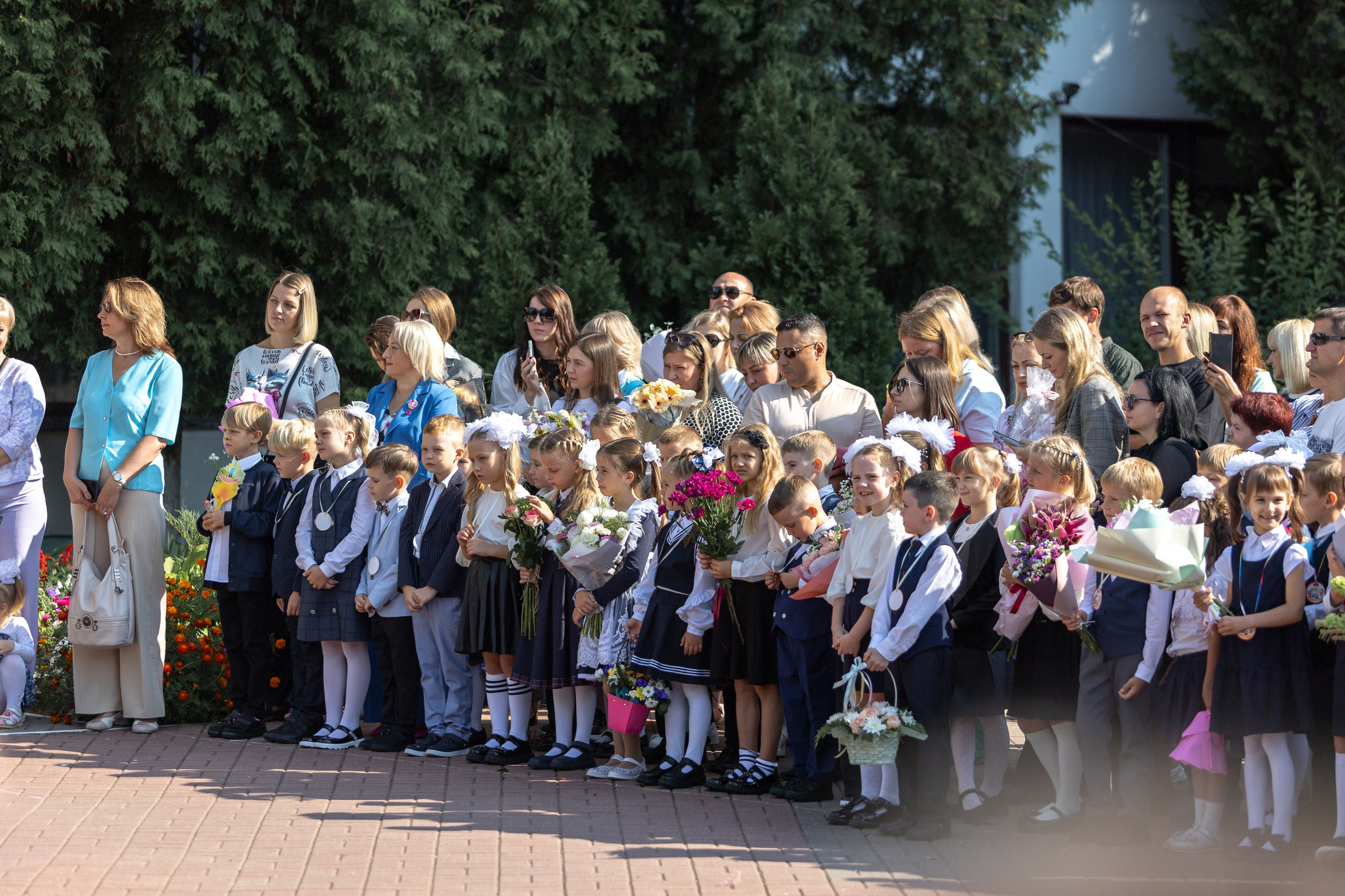 Линейка 1 сентября 2023 г. Профессиональный интерьерный и репортажный фотограф Минск и РБ. Максим Орлов