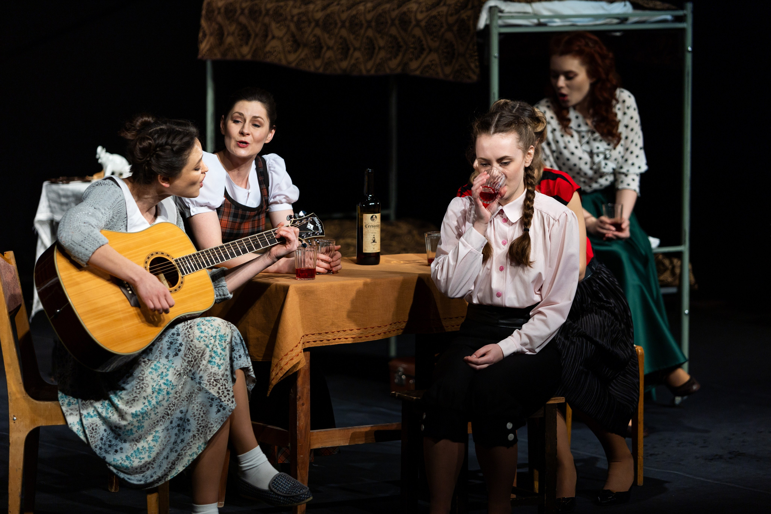 Новый театр «Фабричная девчонка». Профессиональный интерьерный и репортажный фотограф Минск и РБ. Максим Орлов