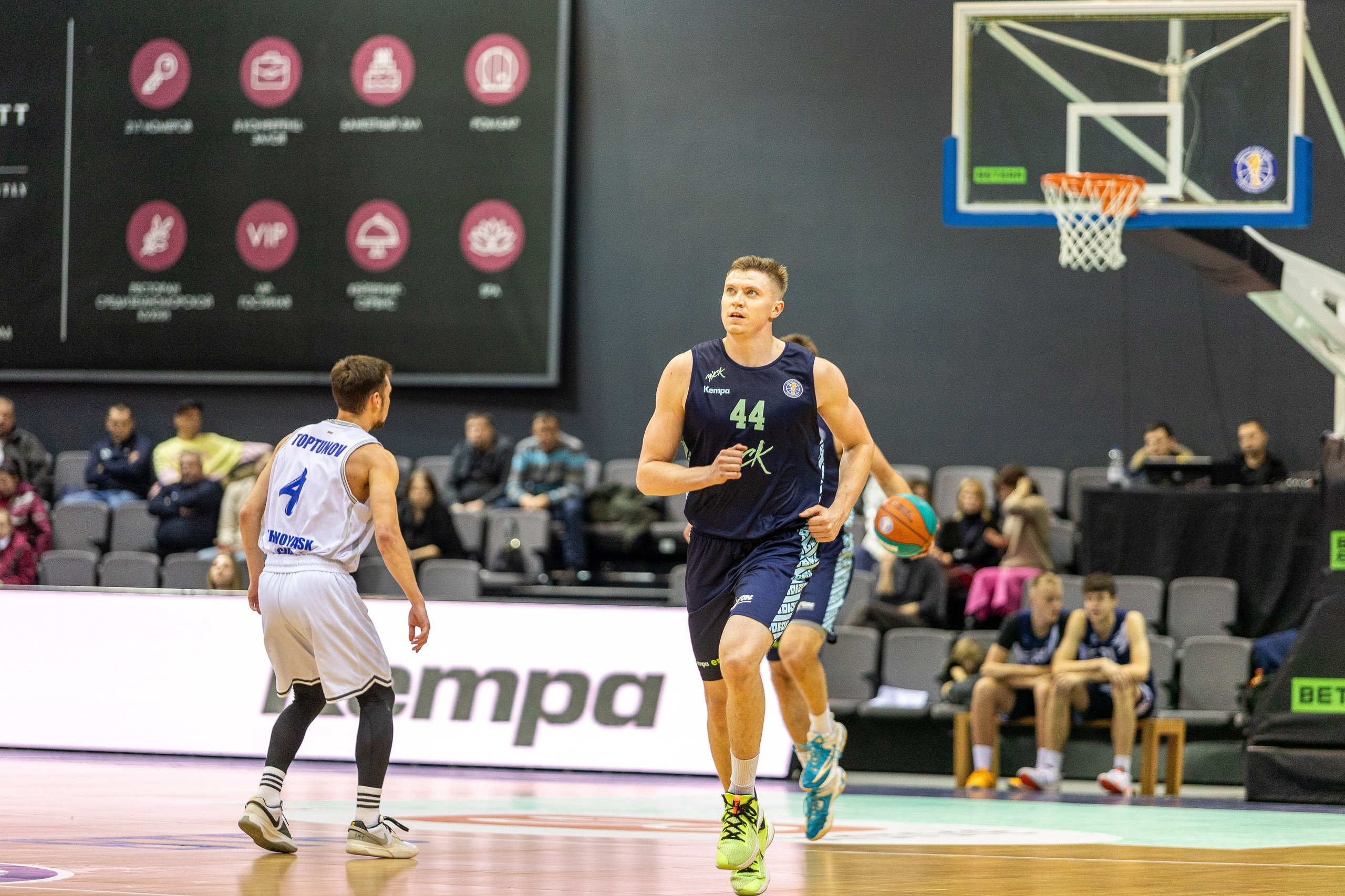 Баскетбол. Лучшие кадры. Минск — Енисей. 11.12.2023. Профессиональный интерьерный и репортажный фотограф Минск и РБ. Максим Орлов