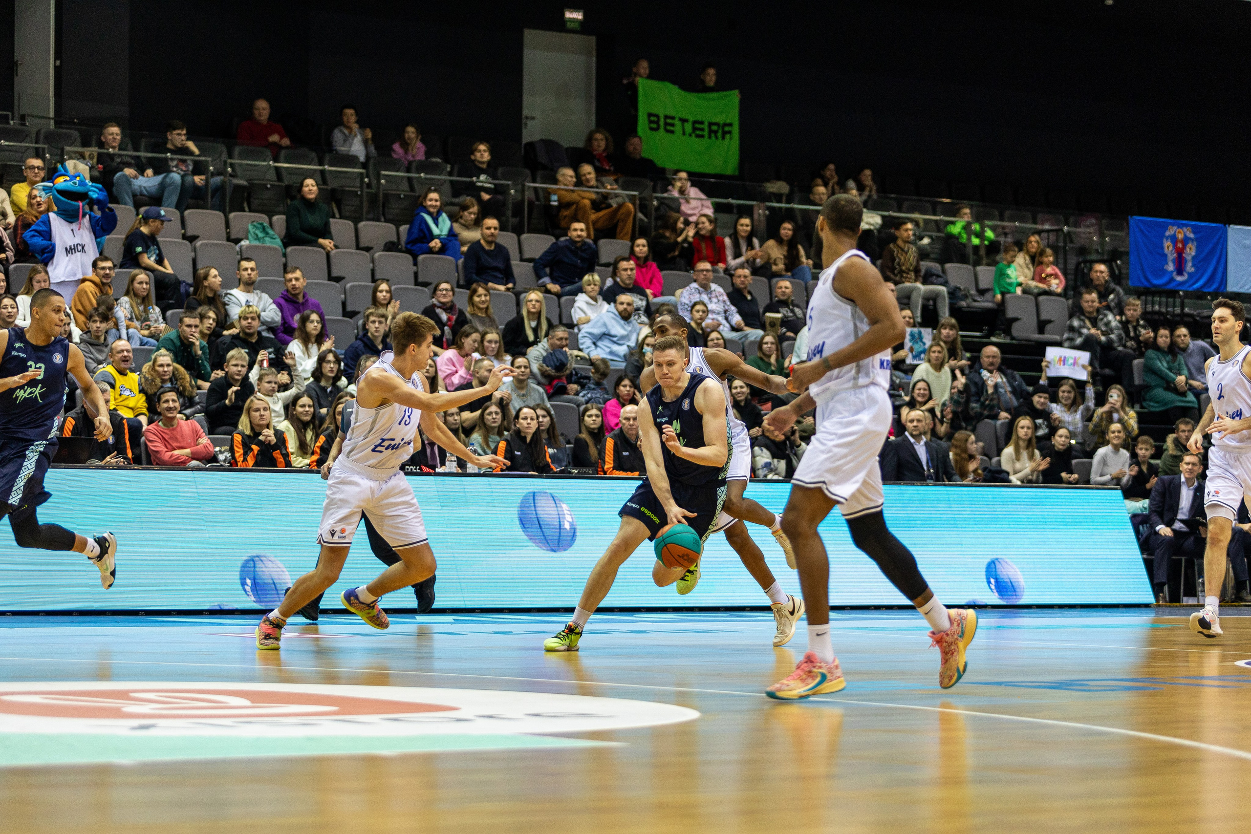 Баскетбол. Лучшие кадры. Минск — Енисей. 11.12.2023. Профессиональный интерьерный и репортажный фотограф Минск и РБ. Максим Орлов