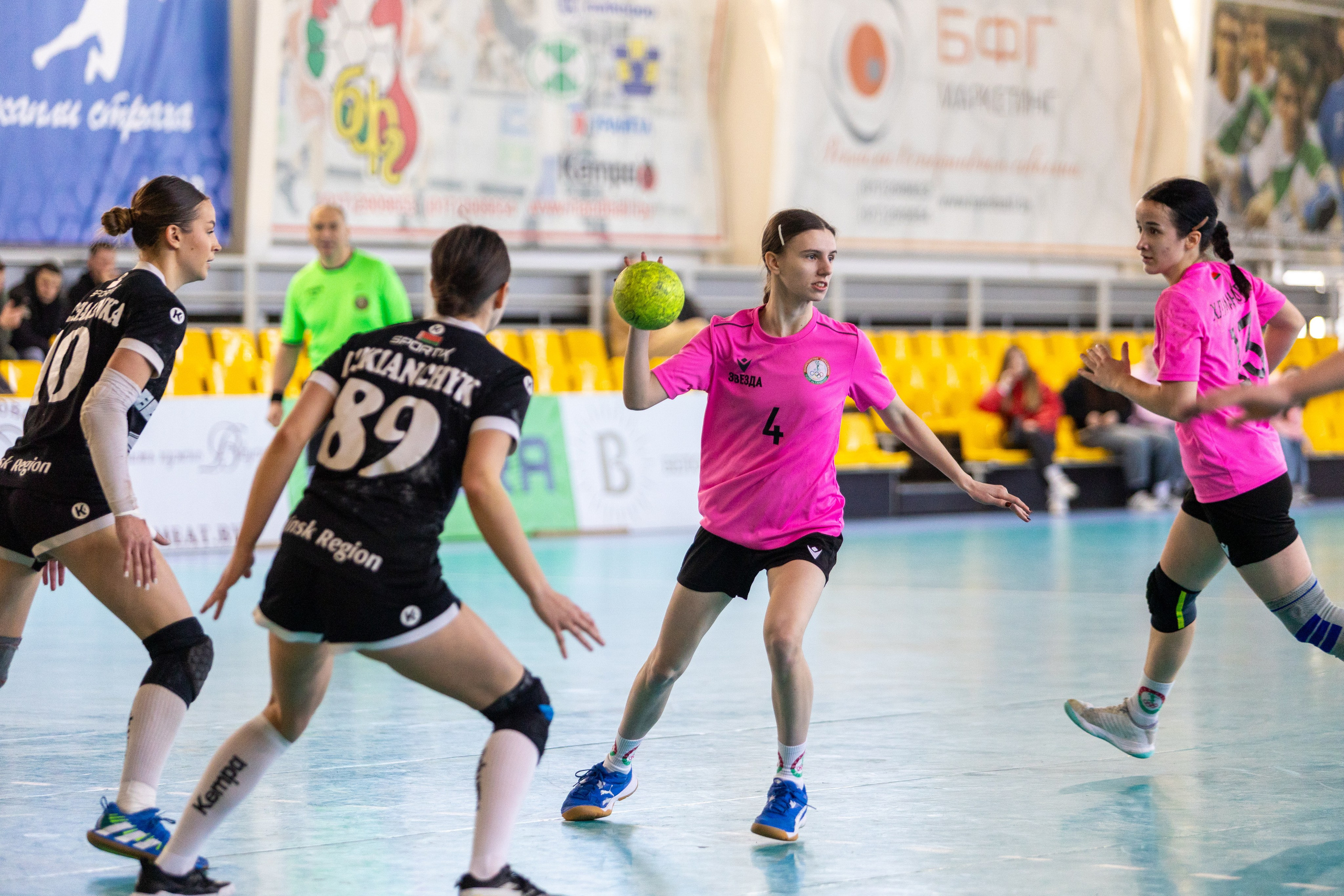 Женский гандбол. Лучшие кадры. БНТУ — Звезда. 08.02.2025. Профессиональный интерьерный и репортажный фотограф Минск и РБ. Максим Орлов