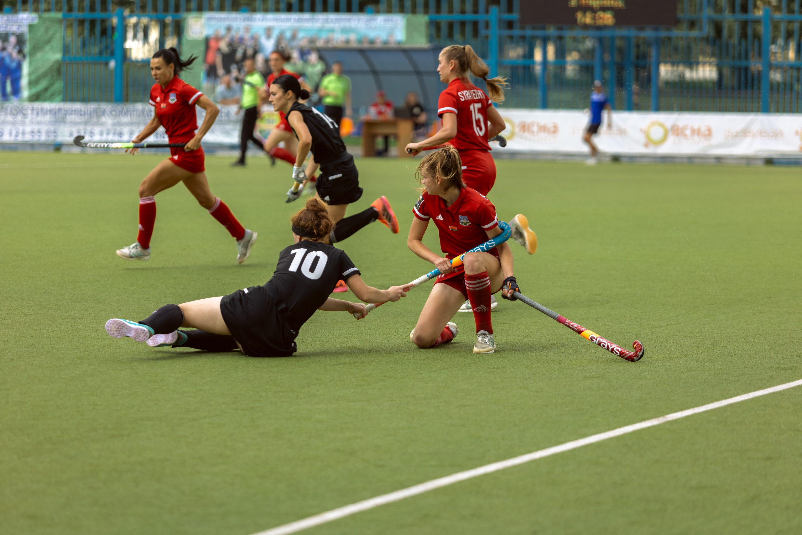 Хоккей на траве. Девушки. Минск — Виктория. 16.06.2024. Профессиональный интерьерный и репортажный фотограф Минск и РБ. Максим Орлов