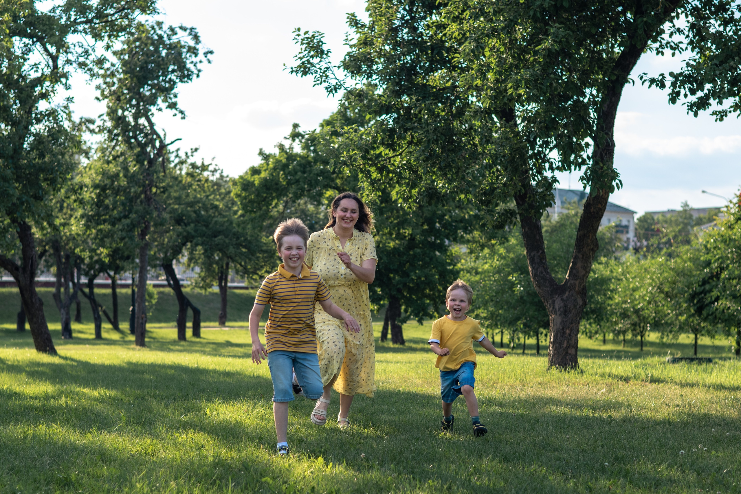 Максим, Алеся и их дети (Кирим, Федя и Зоя). Профессиональный интерьерный и репортажный фотограф Минск и РБ. Максим Орлов