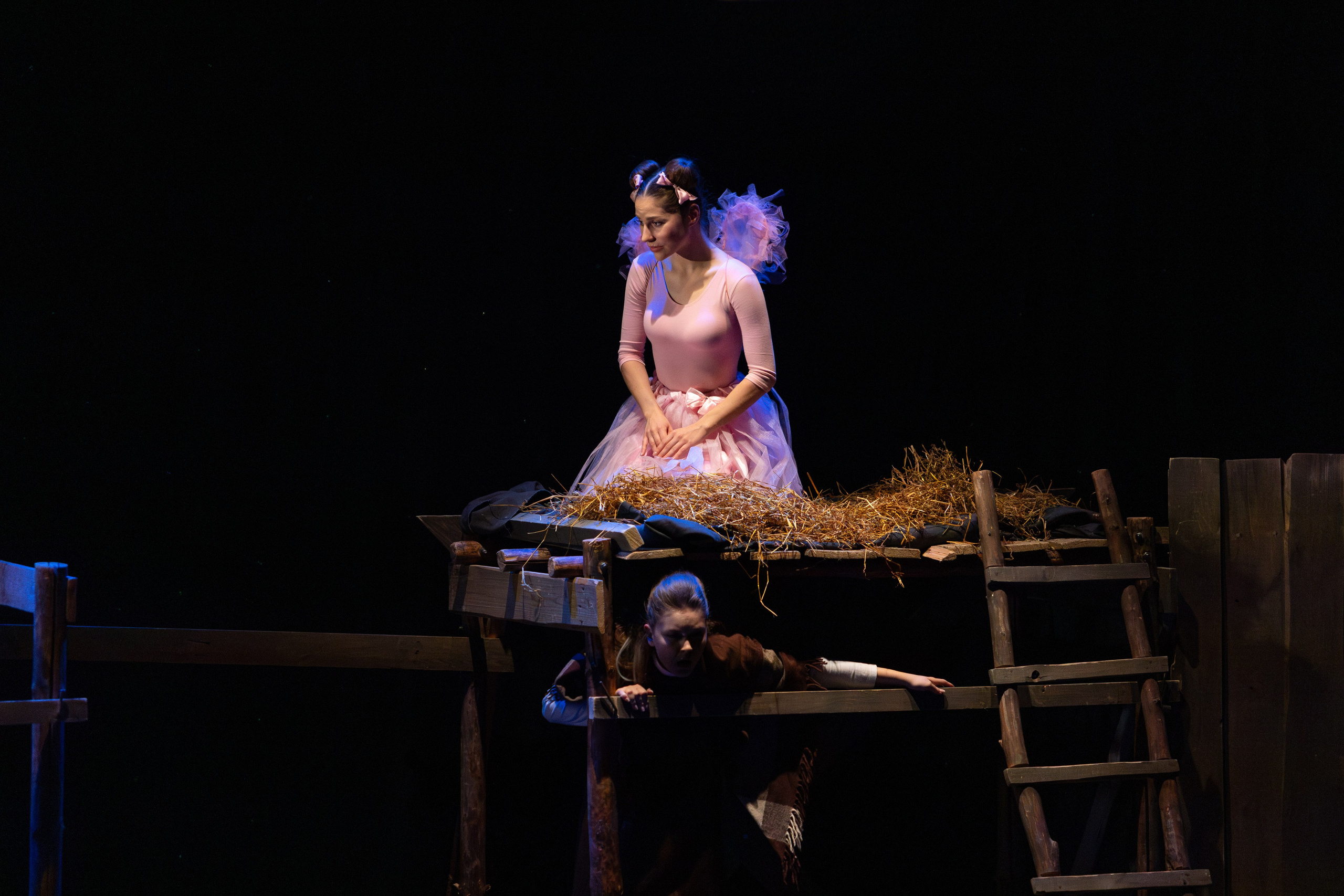 Театр белорусской армии «Очень простая история». Профессиональный интерьерный и репортажный фотограф Минск и РБ. Максим Орлов