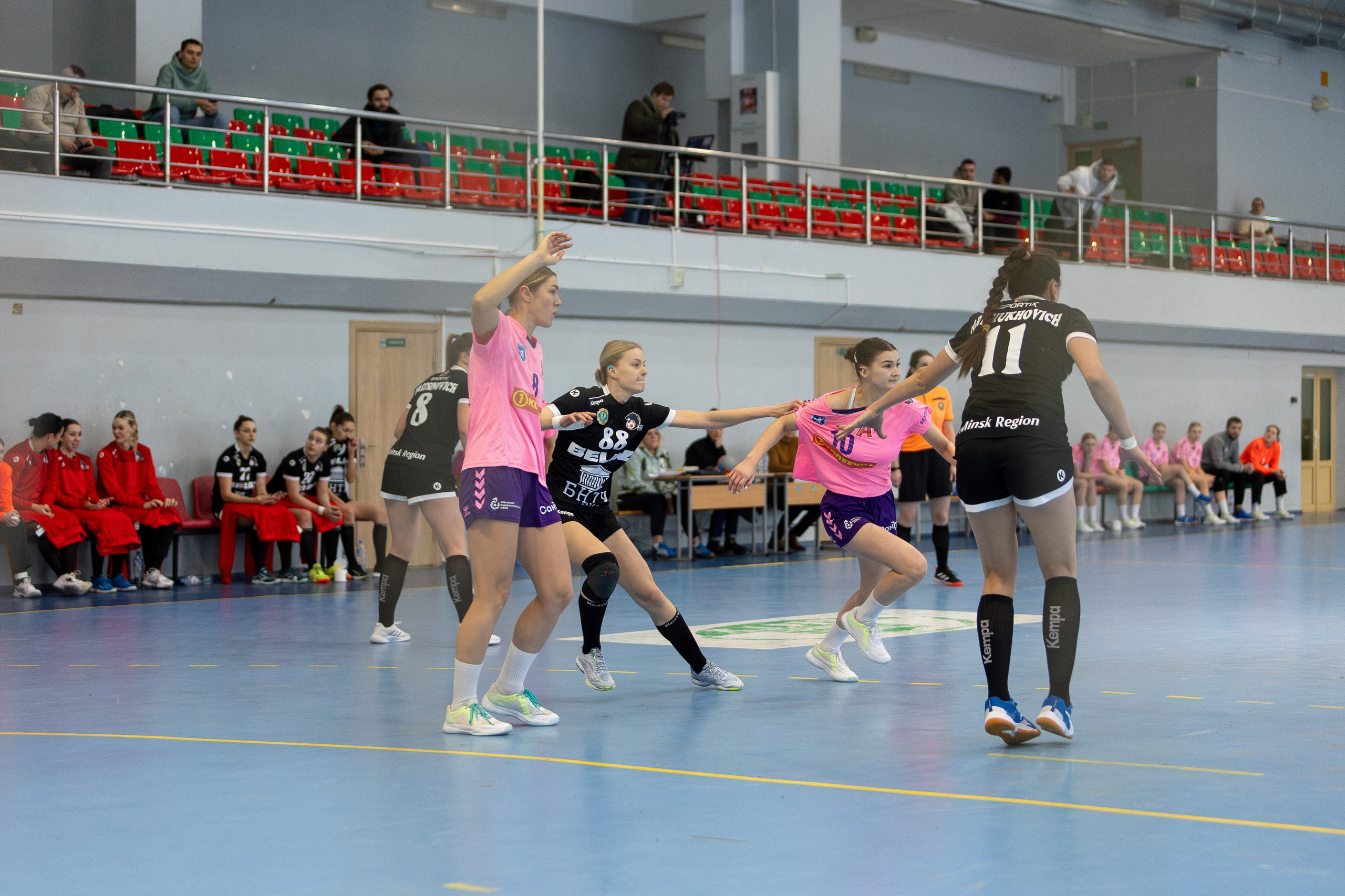 Женский гандбол. Лучшие кадры. БНТУ — Березина 09.12.2023. Профессиональный интерьерный и репортажный фотограф Минск и РБ. Максим Орлов
