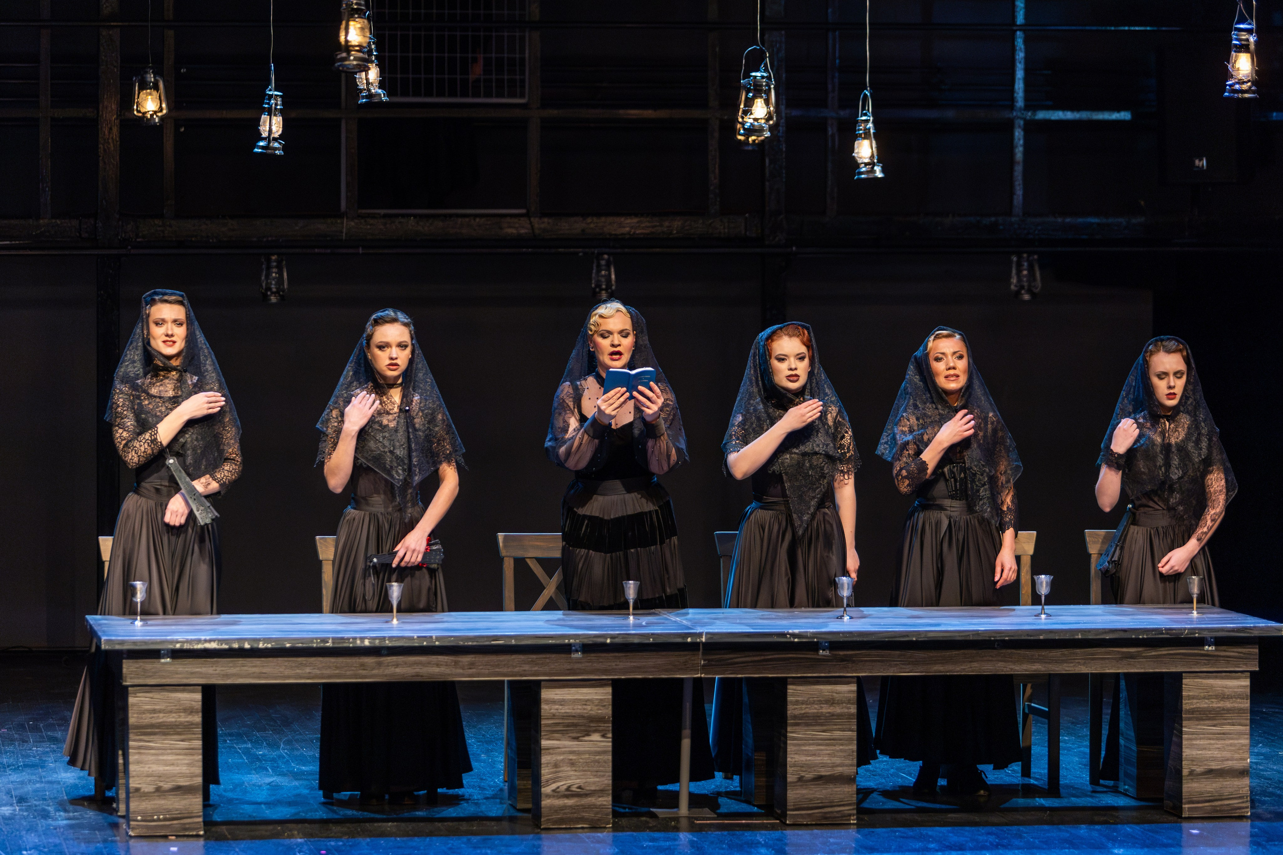 Новый театр «Дом Бернарды Альбы». Профессиональный интерьерный и репортажный фотограф Минск и РБ. Максим Орлов