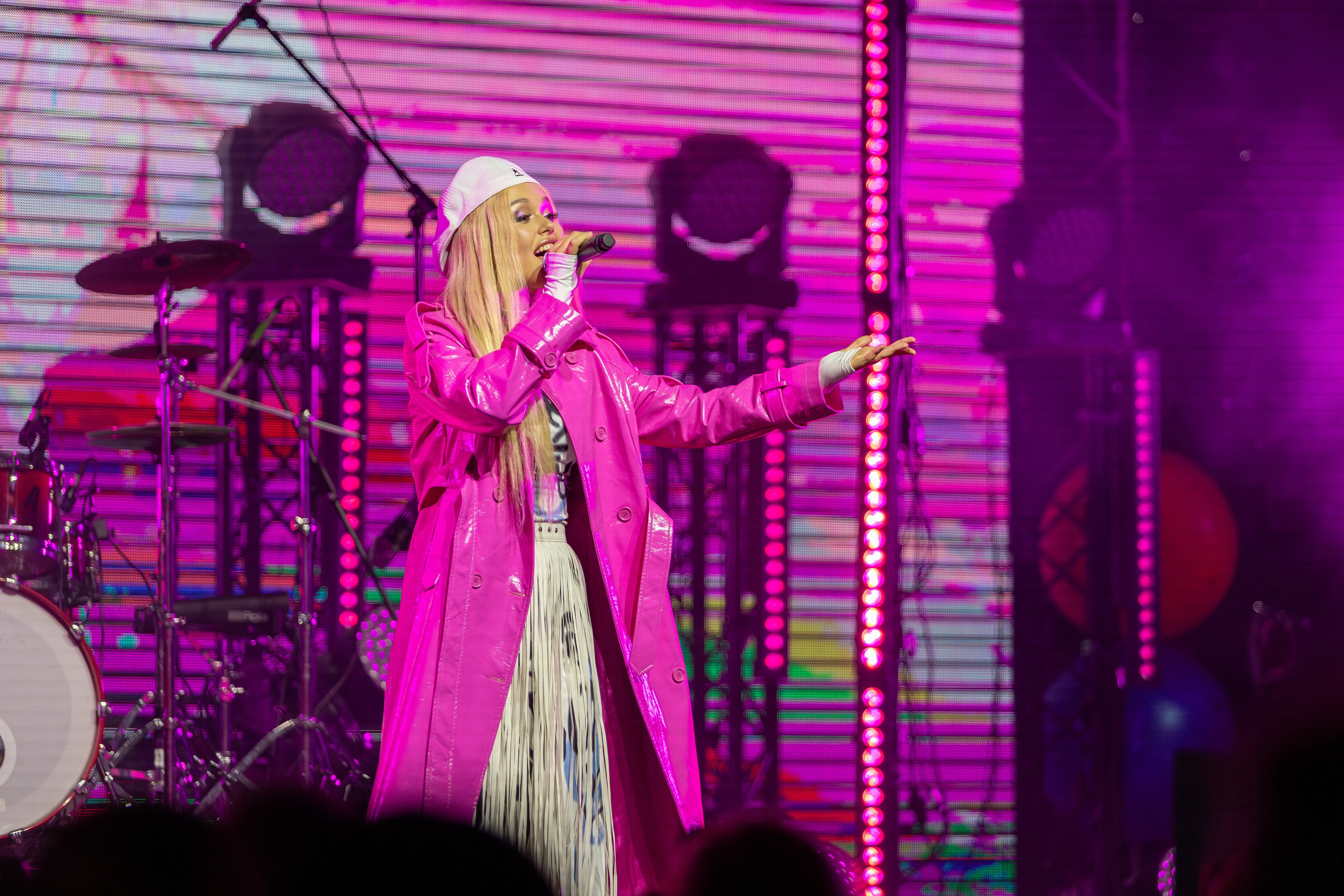 Концерт Насти Кравченко. Профессиональный интерьерный и репортажный фотограф Минск и РБ. Максим Орлов