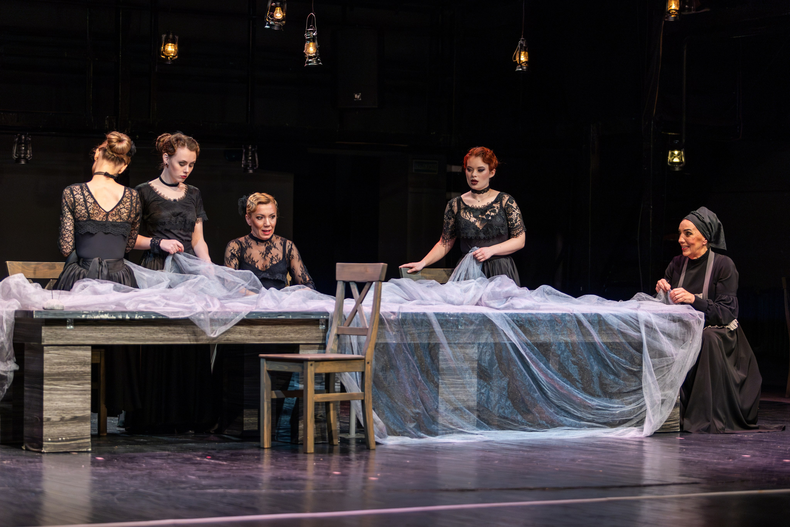 Новый театр «Дом Бернарды Альбы». Профессиональный интерьерный и репортажный фотограф Минск и РБ. Максим Орлов