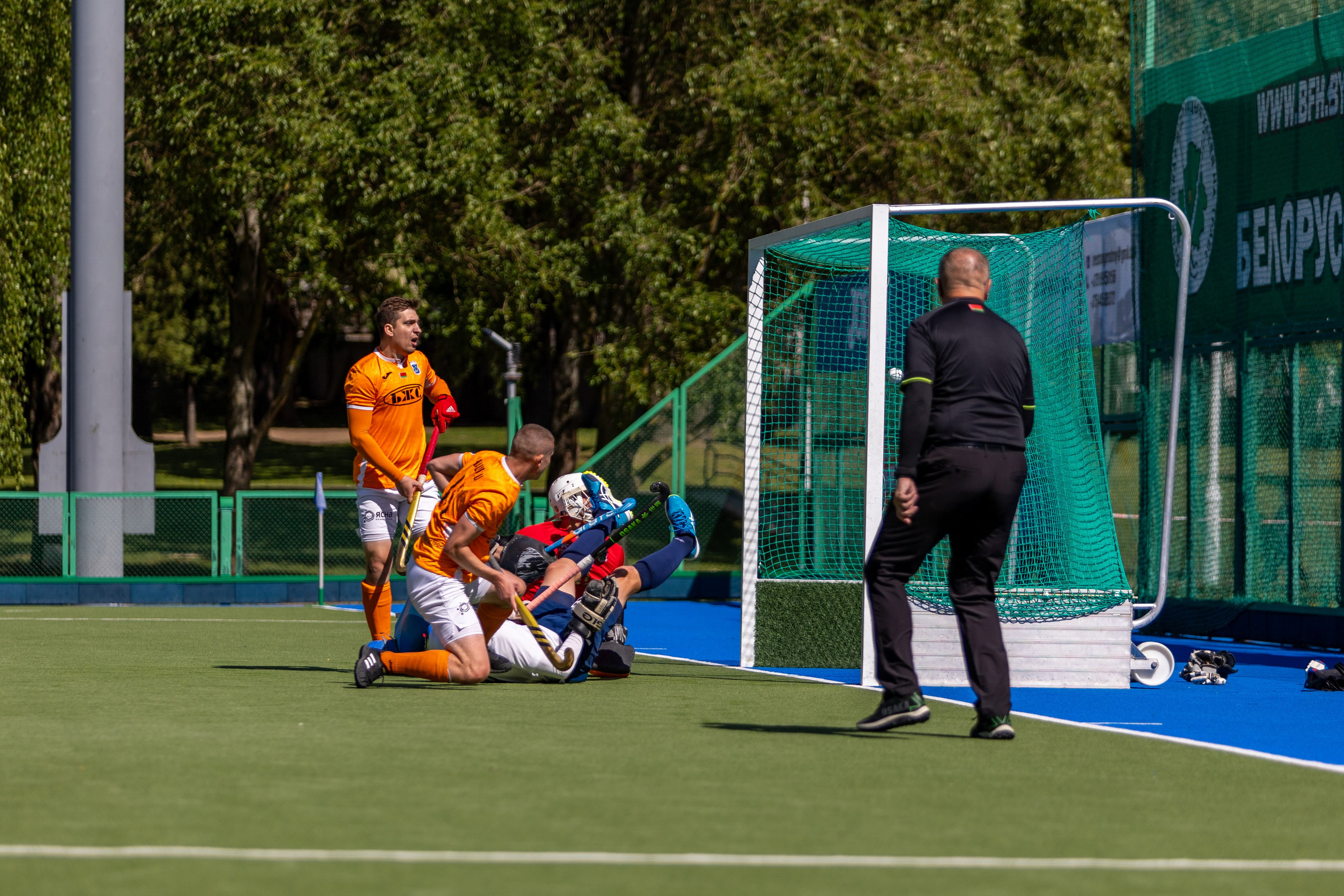 Хоккей на траве. ХК Минск — СК Строитель 12.05.2024. Профессиональный интерьерный и репортажный фотограф Минск и РБ. Максим Орлов