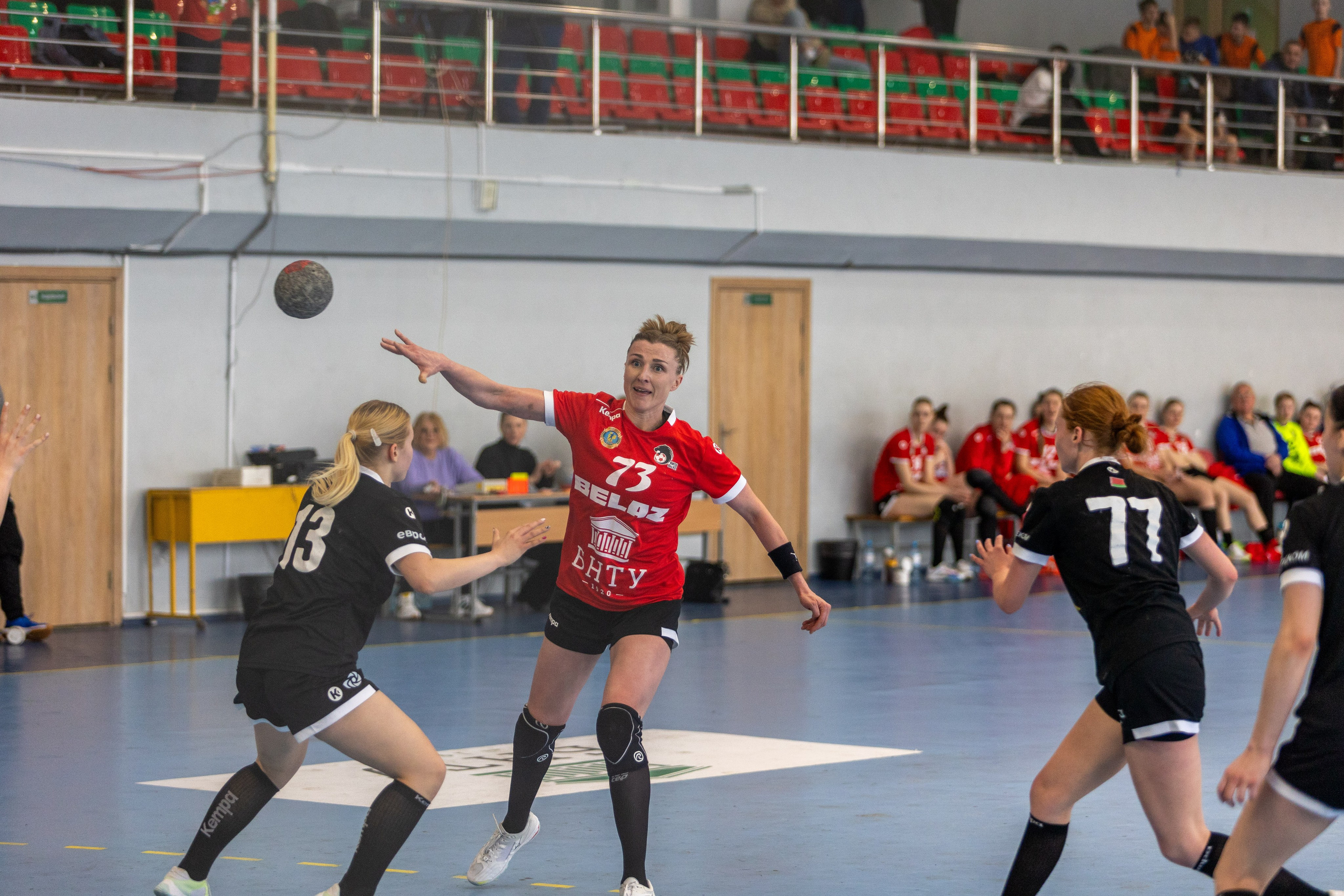 Гандбол. БНТУ — Березина. Профессиональный интерьерный и репортажный фотограф Минск и РБ. Максим Орлов