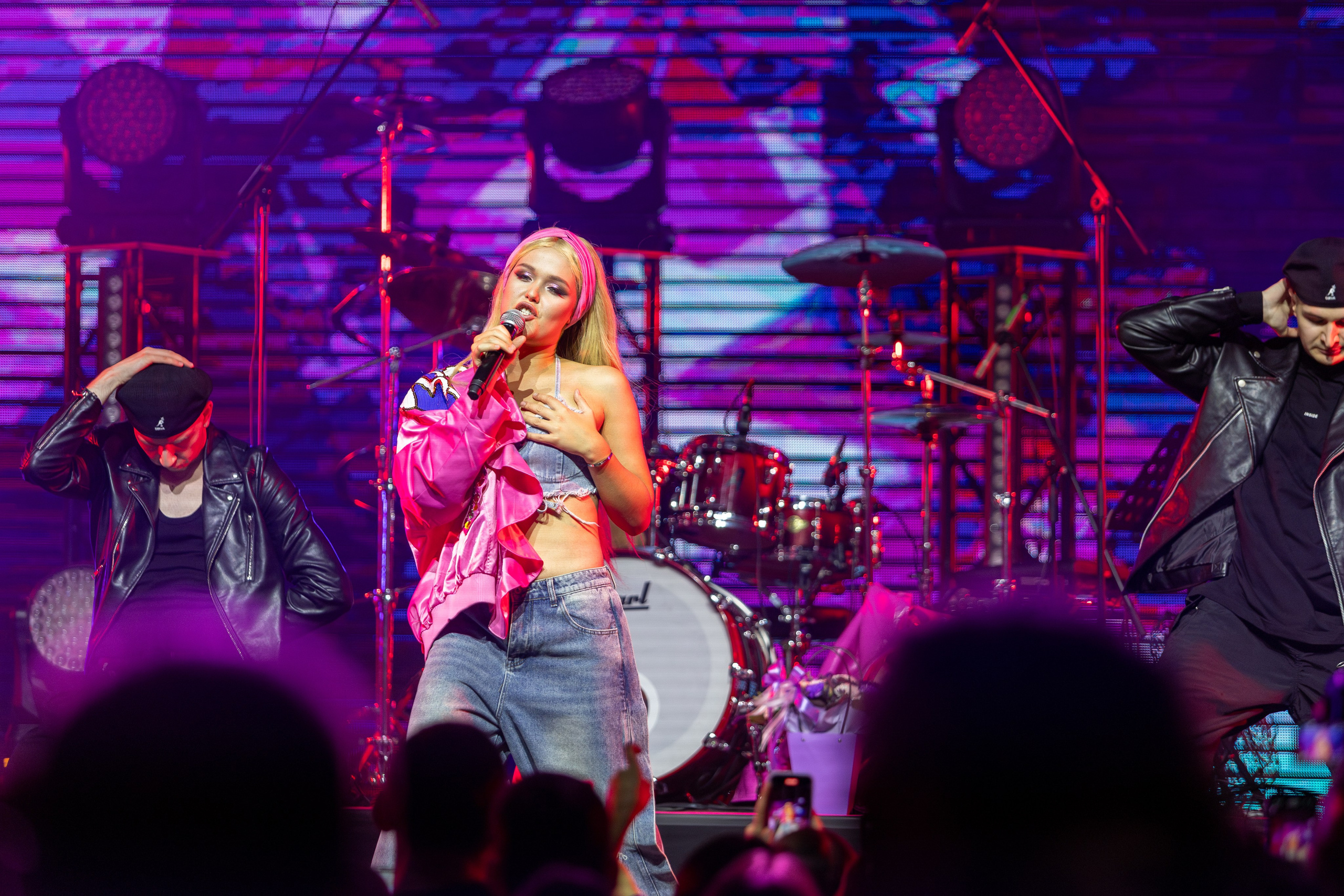 Концерт Насти Кравченко. Профессиональный интерьерный и репортажный фотограф Минск и РБ. Максим Орлов