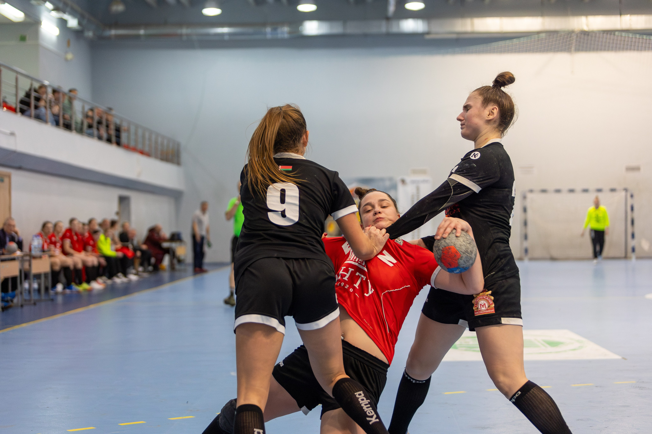 Гандбол. Лучшие кадры. БНТУ — Гродничанка. 13.12.2023. Профессиональный интерьерный и репортажный фотограф Минск и РБ. Максим Орлов