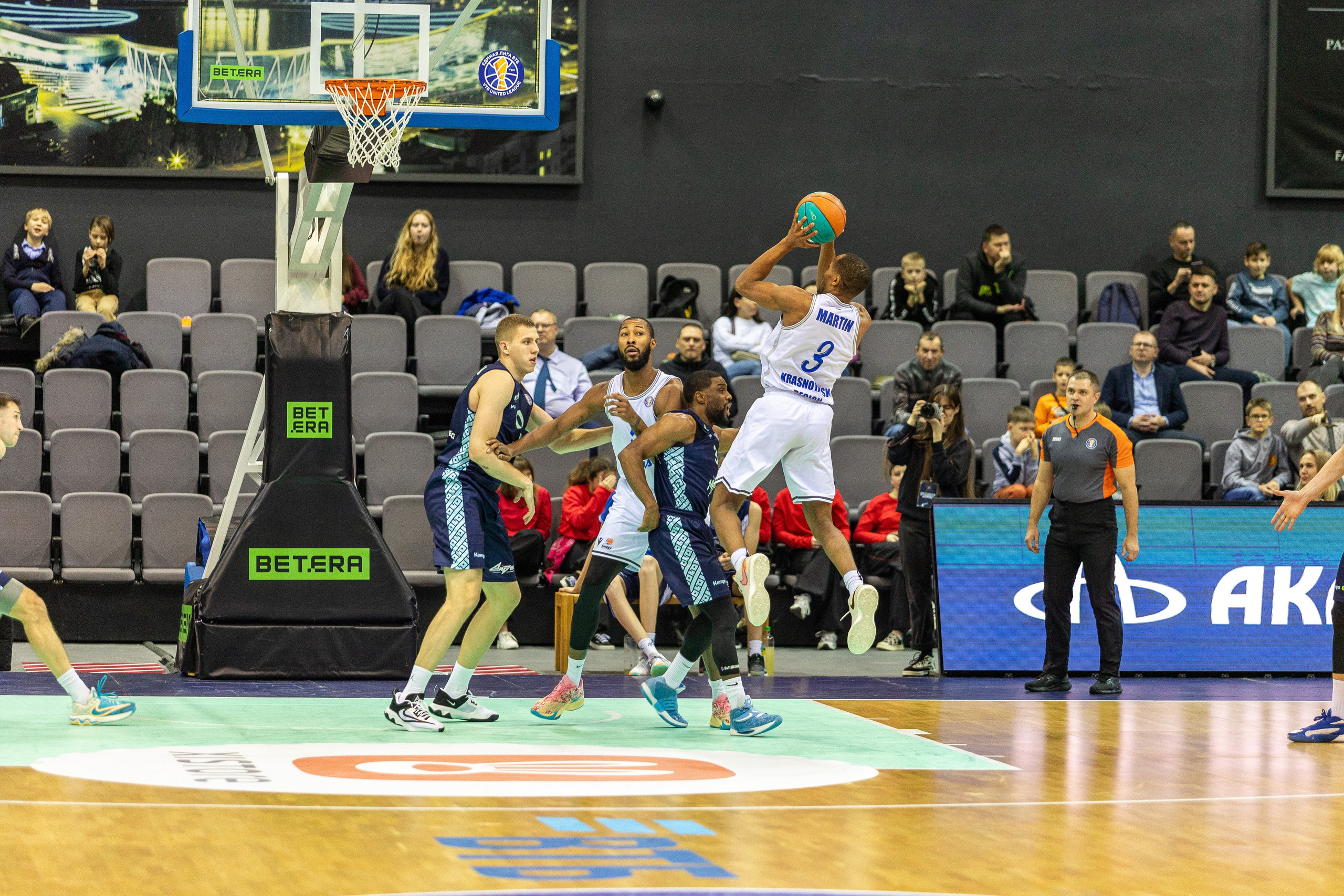 Баскетбол. Лучшие кадры. Минск — Енисей. 11.12.2023. Профессиональный интерьерный и репортажный фотограф Минск и РБ. Максим Орлов