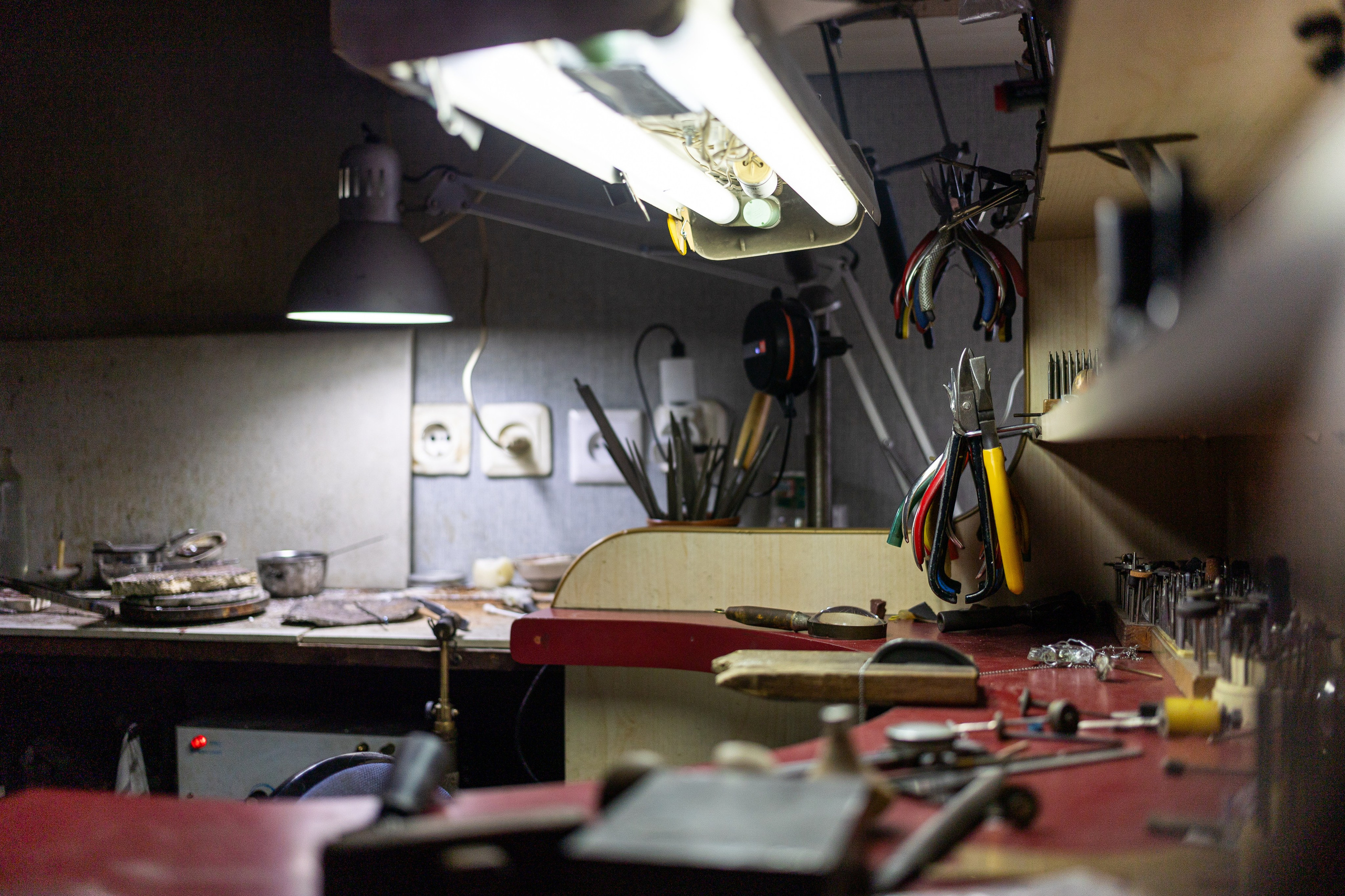 В ювелирной мастерской Артура Николаевича. Профессиональный интерьерный и репортажный фотограф Минск и РБ. Максим Орлов