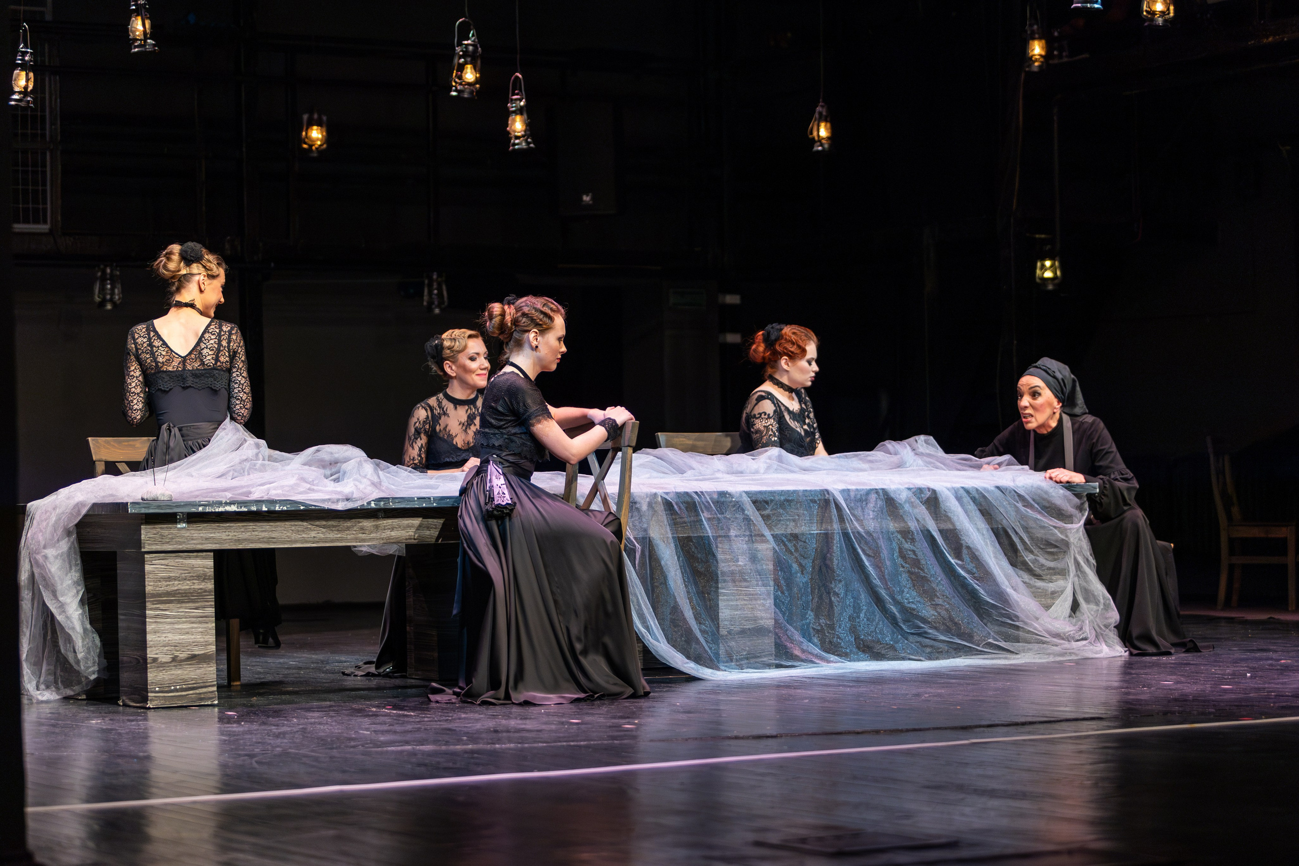 Новый театр «Дом Бернарды Альбы». Профессиональный интерьерный и репортажный фотограф Минск и РБ. Максим Орлов