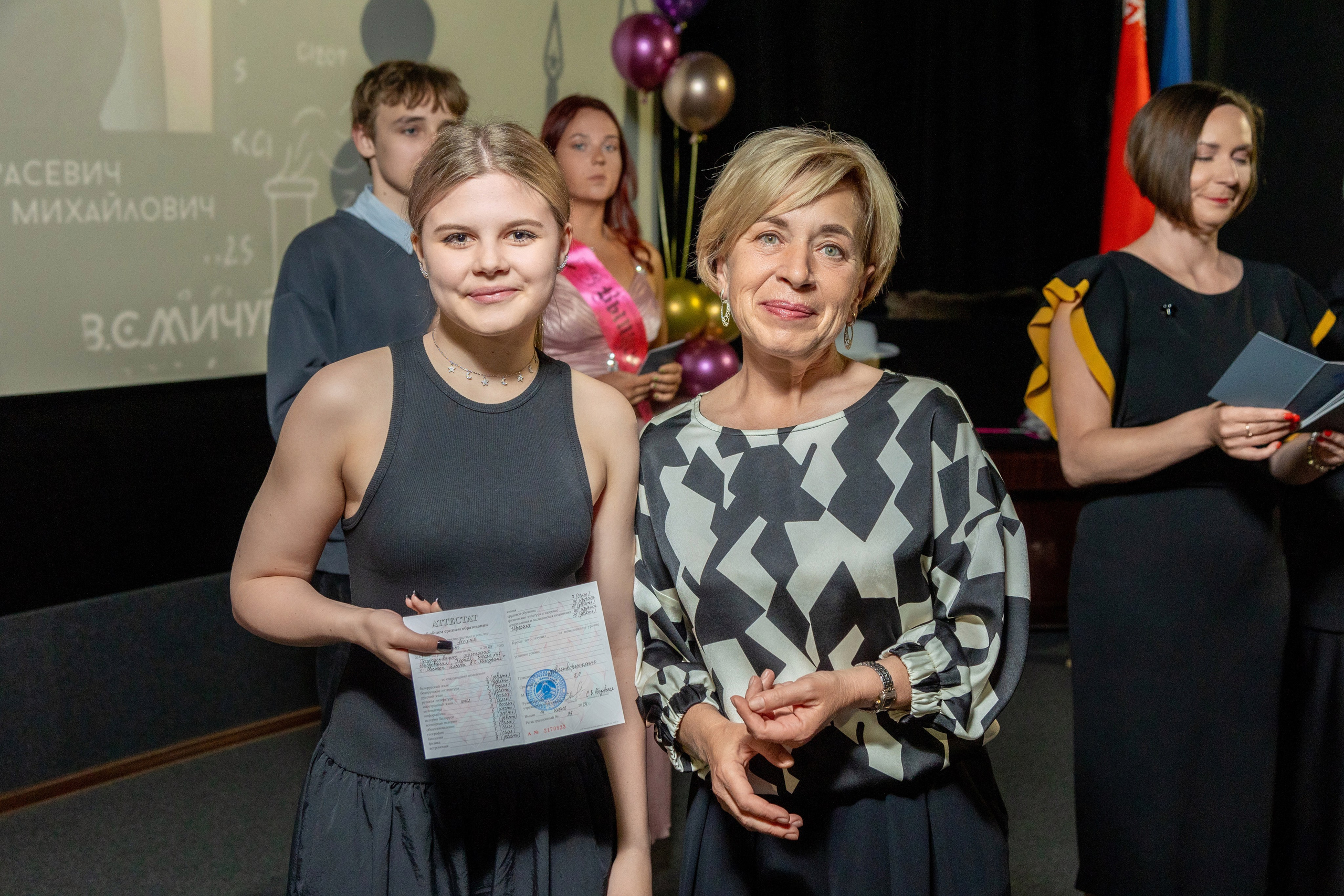 Вручение дипломов. 47 школа. Профессиональный интерьерный и репортажный фотограф Минск и РБ. Максим Орлов