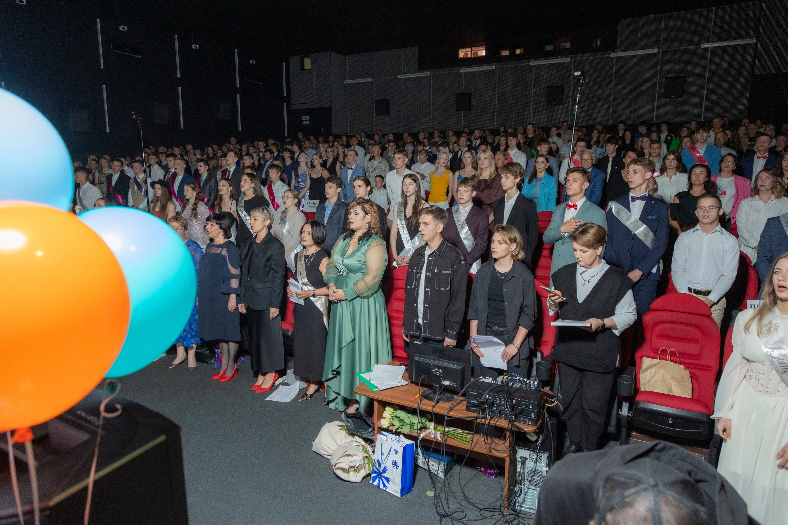 Вручение дипломов. 47 школа. Профессиональный интерьерный и репортажный фотограф Минск и РБ. Максим Орлов
