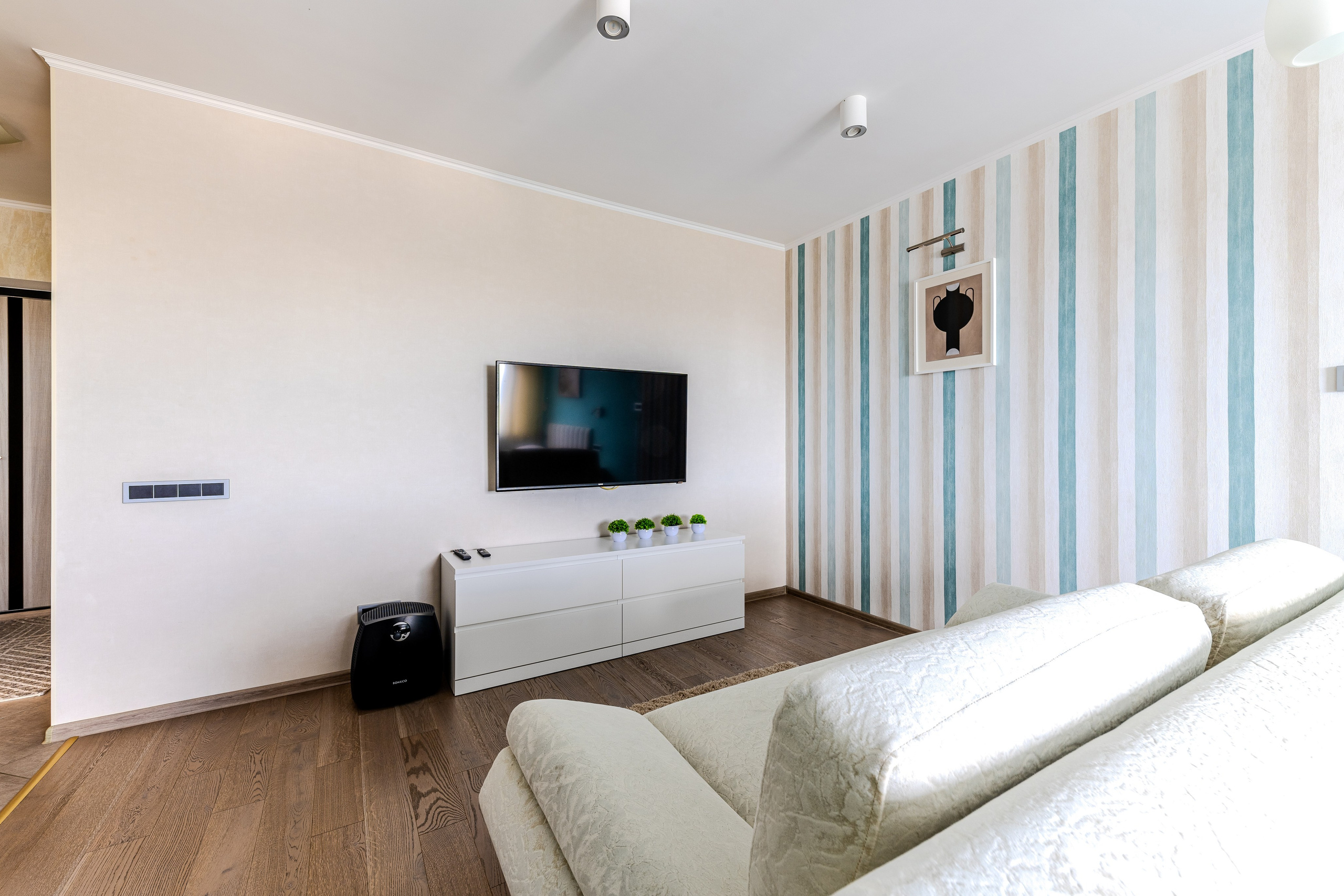 Однокомнатная квартира на Сморговском тракте 3 для краткосрочной аренды. Профессиональный интерьерный и репортажный фотограф Минск и РБ. Максим Орлов