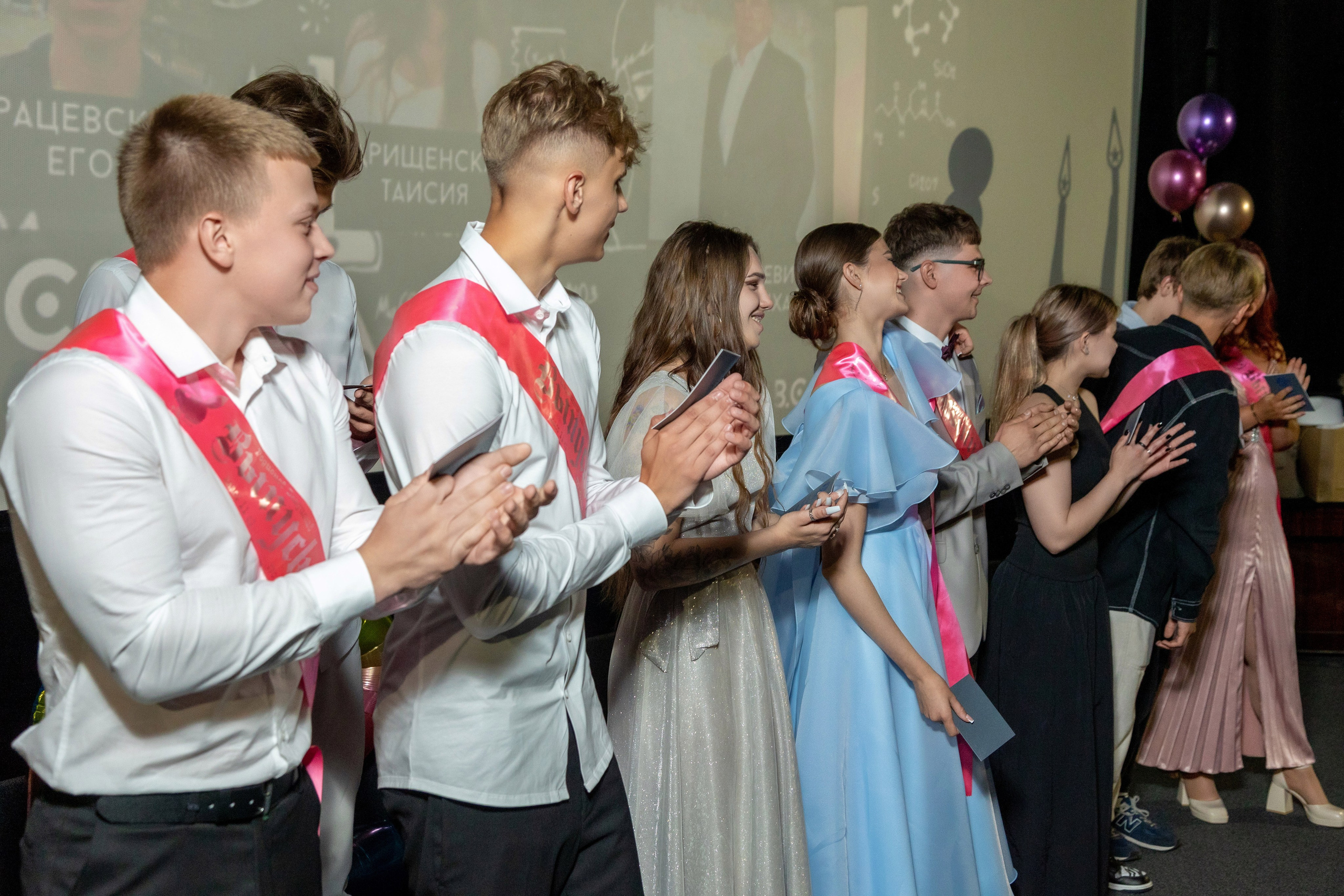 Вручение дипломов. 47 школа. Профессиональный интерьерный и репортажный фотограф Минск и РБ. Максим Орлов