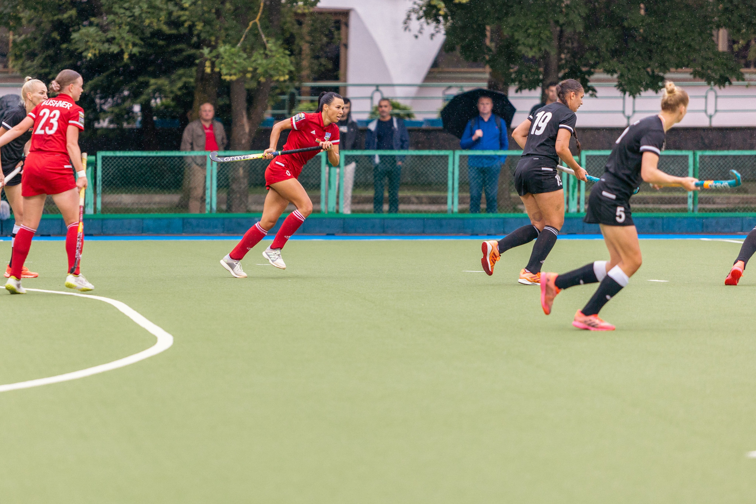 Хоккей на траве. Девушки. ХК Минск — ХК Виктория (Смолевичи) 10.06.2024. Профессиональный интерьерный и репортажный фотограф Минск и РБ. Максим Орлов
