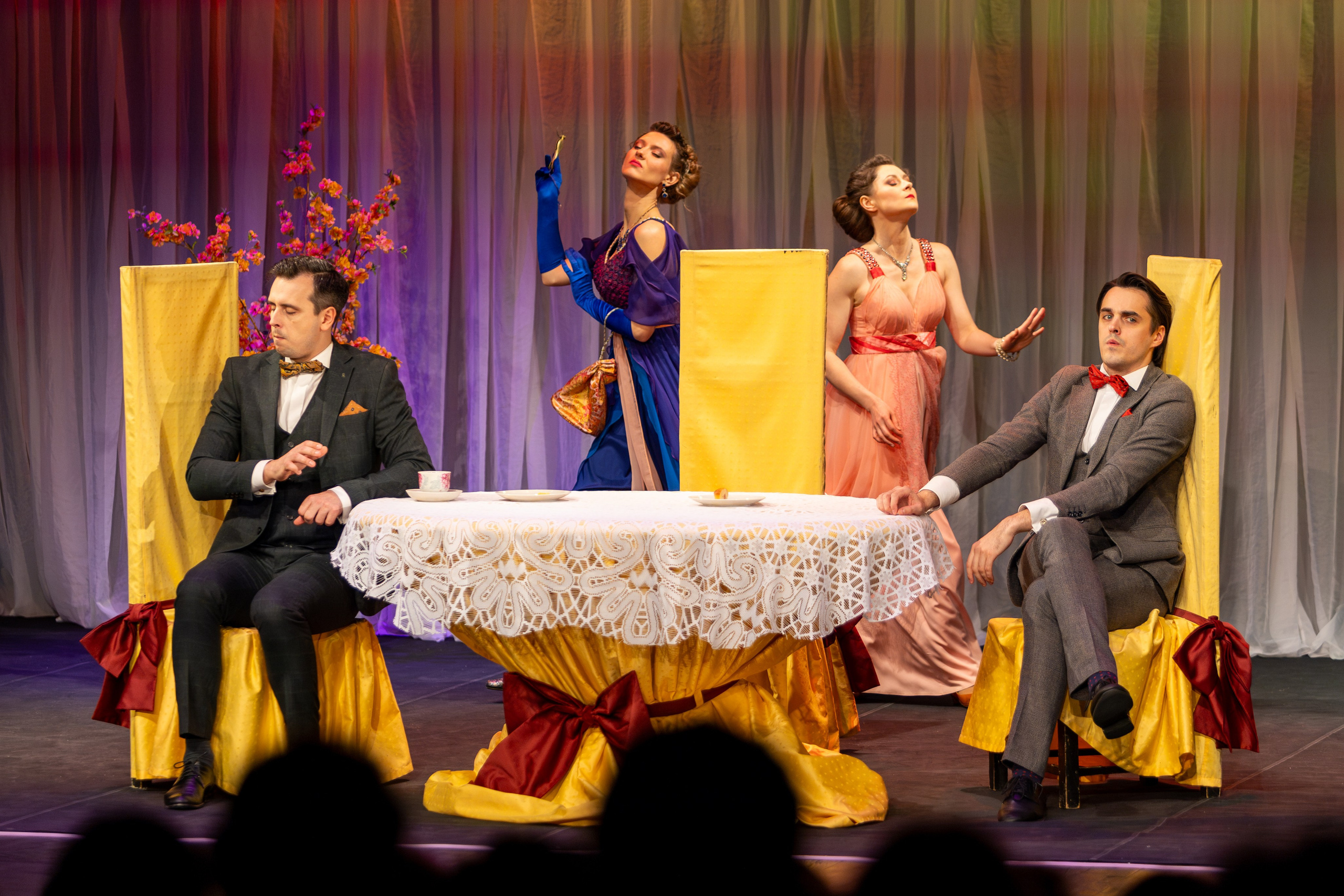 Новый театр «Как важно быть серьезным». Профессиональный интерьерный и репортажный фотограф Минск и РБ. Максим Орлов