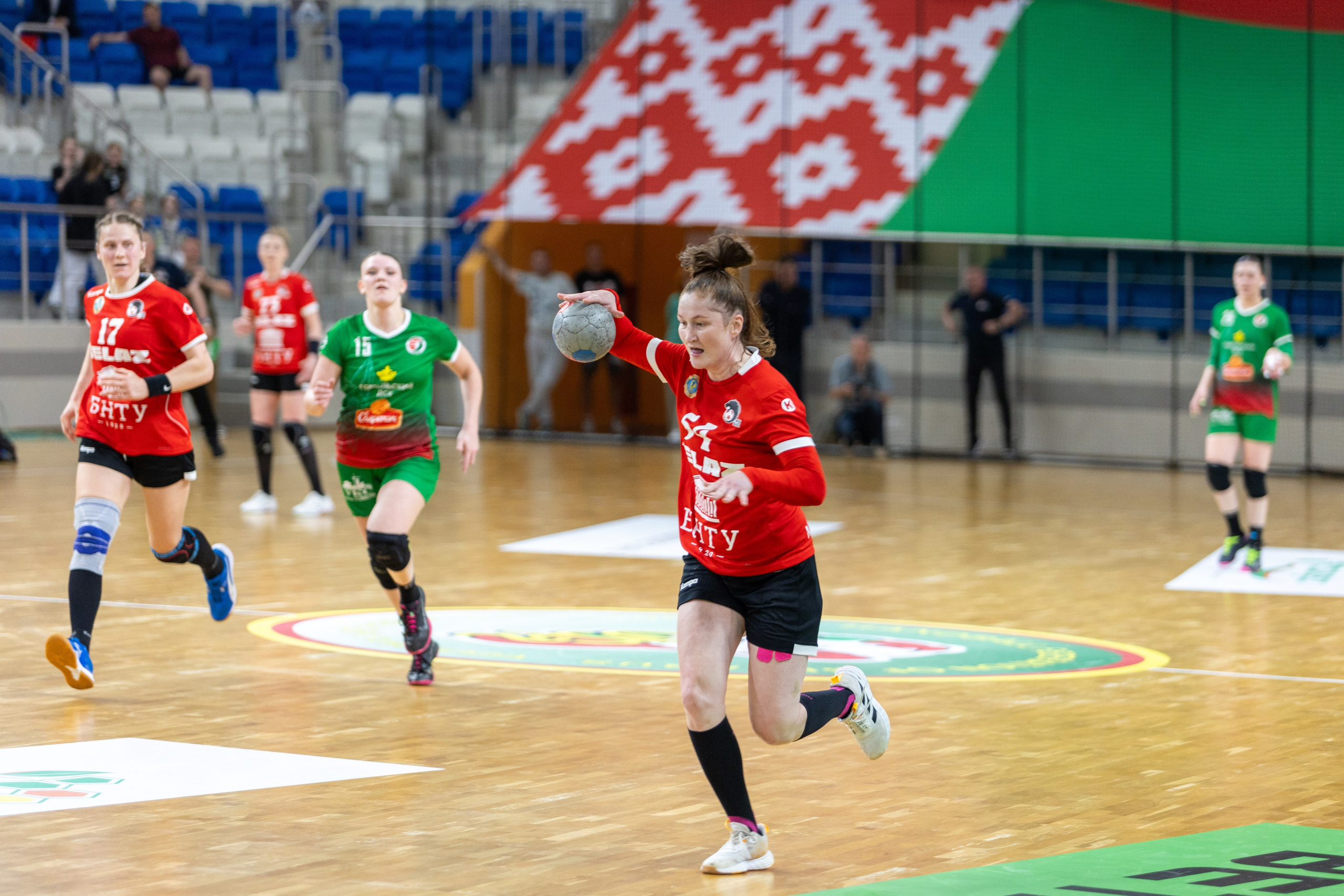 Гандбол. Финал. БНТУ — Гомель. 25.05.2024. Профессиональный интерьерный и репортажный фотограф Минск и РБ. Максим Орлов