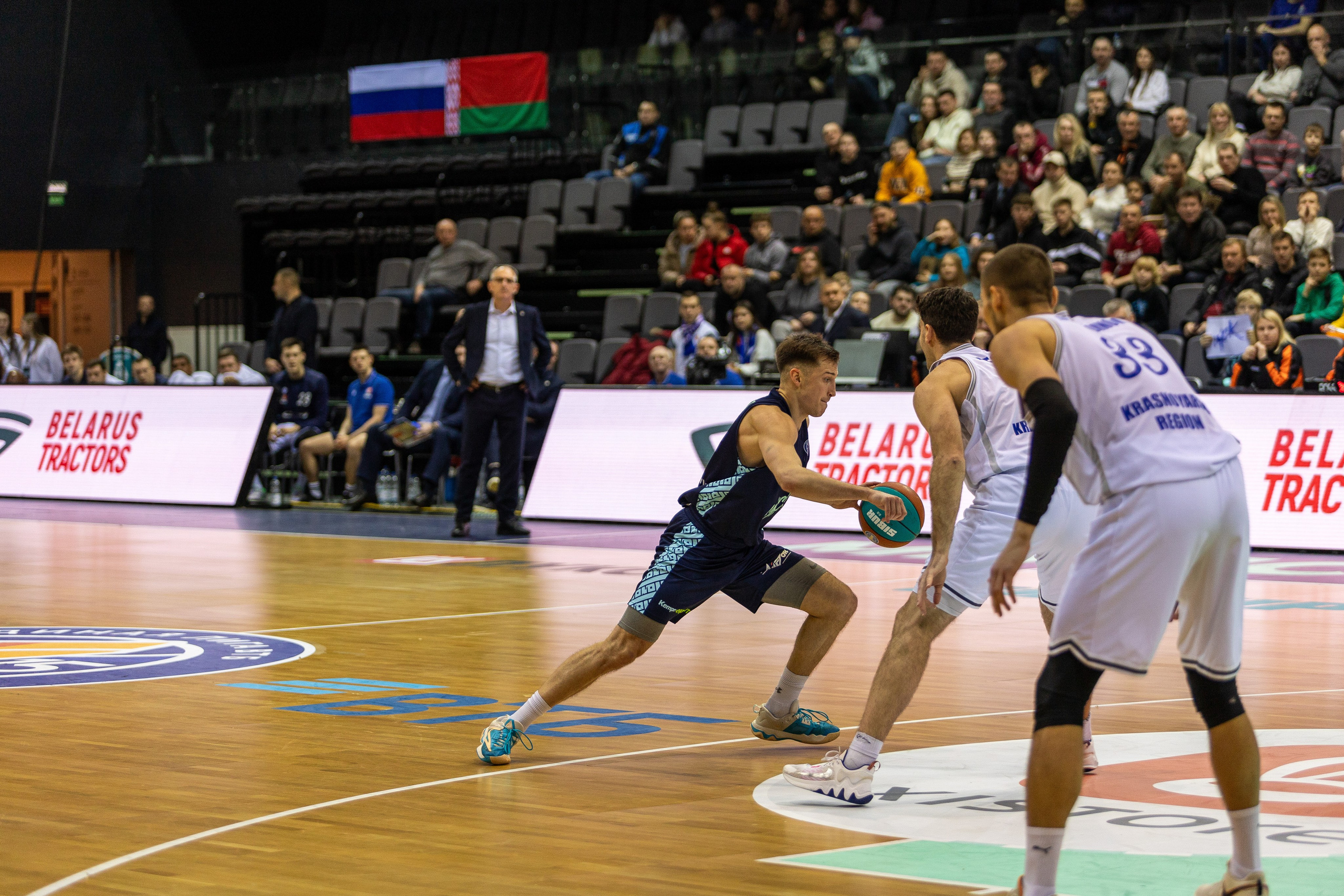 Баскетбол. Лучшие кадры. Минск — Енисей. 11.12.2023. Профессиональный интерьерный и репортажный фотограф Минск и РБ. Максим Орлов