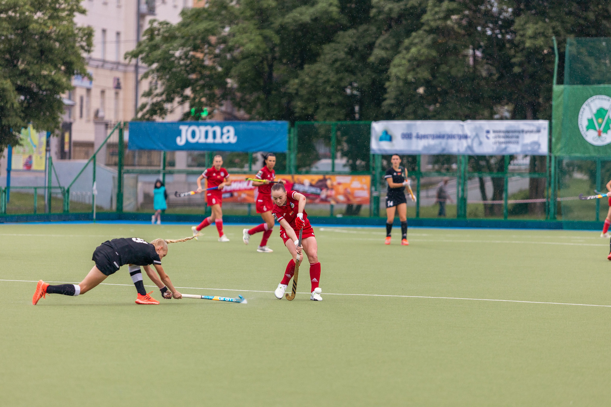 Хоккей на траве. Девушки. ХК Минск — ХК Виктория (Смолевичи) 10.06.2024. Профессиональный интерьерный и репортажный фотограф Минск и РБ. Максим Орлов