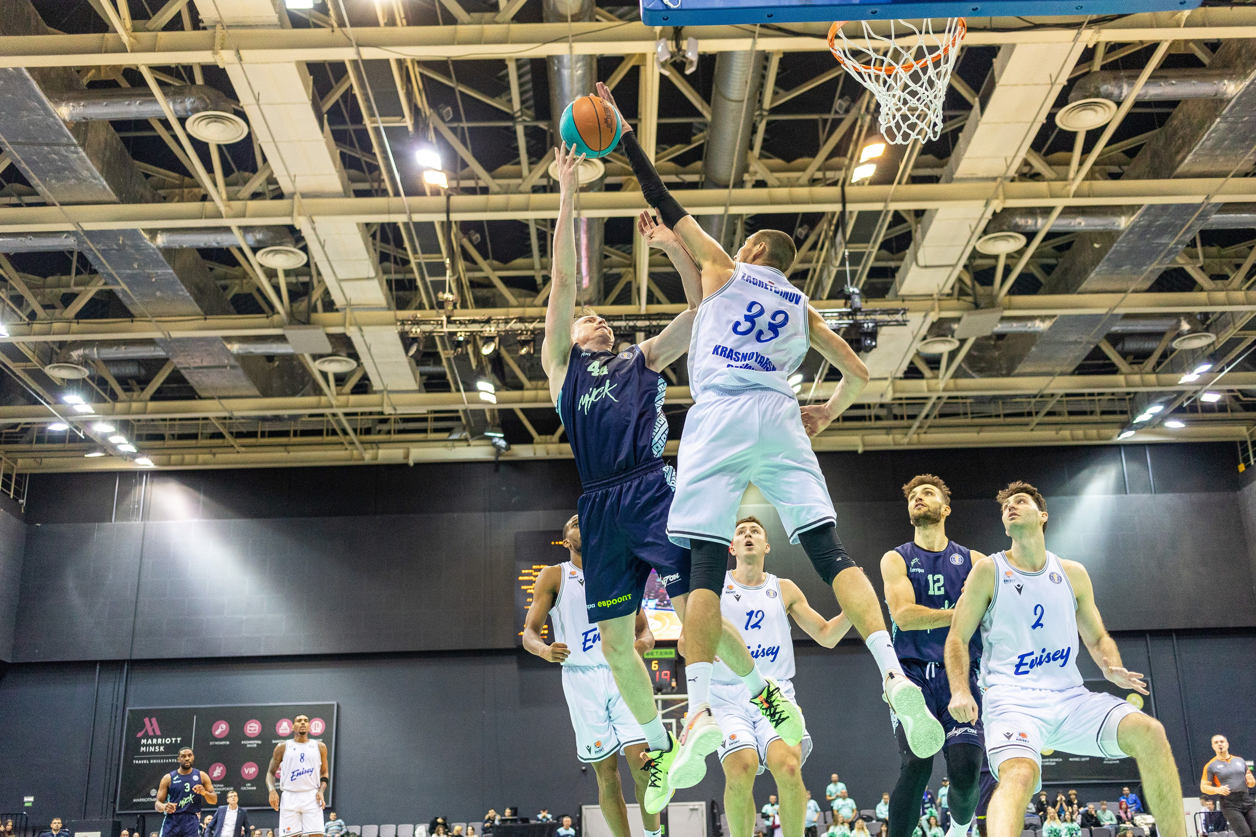 Баскетбол. Лучшие кадры. Минск — Енисей. 11.12.2023. Профессиональный интерьерный и репортажный фотограф Минск и РБ. Максим Орлов