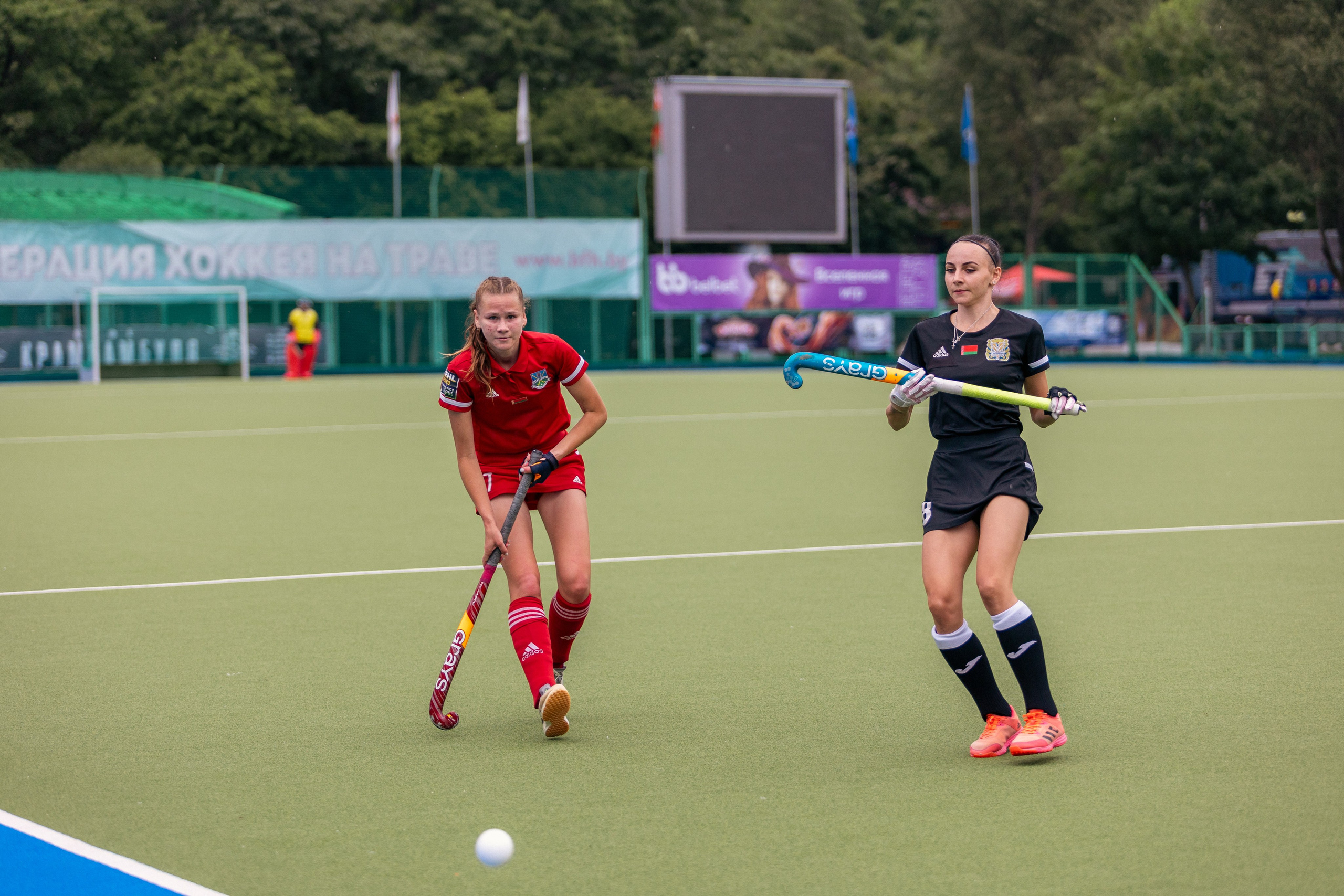 Хоккей на траве. Девушки. ХК Минск — ХК Виктория (Смолевичи) 10.06.2024. Профессиональный интерьерный и репортажный фотограф Минск и РБ. Максим Орлов