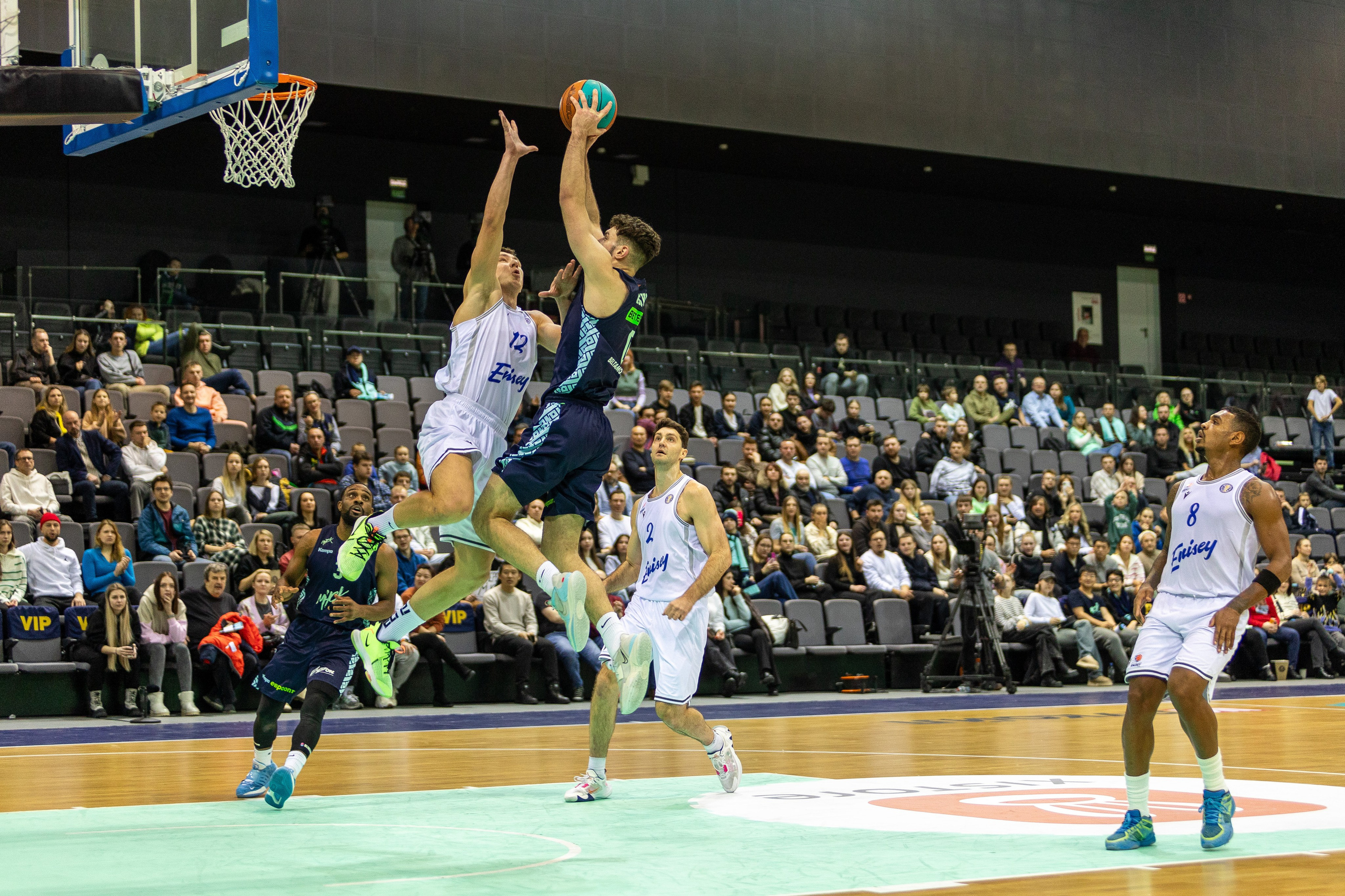 Баскетбол. Лучшие кадры. Минск — Енисей. 11.12.2023. Профессиональный интерьерный и репортажный фотограф Минск и РБ. Максим Орлов