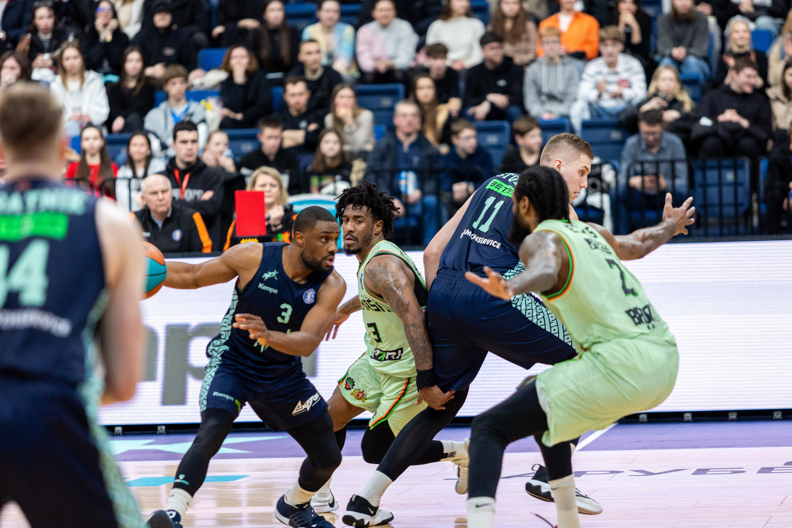 Баскетбол. Лучшие кадры. Минск — Уралмаш 13.02.2024. Профессиональный интерьерный и репортажный фотограф Минск и РБ. Максим Орлов