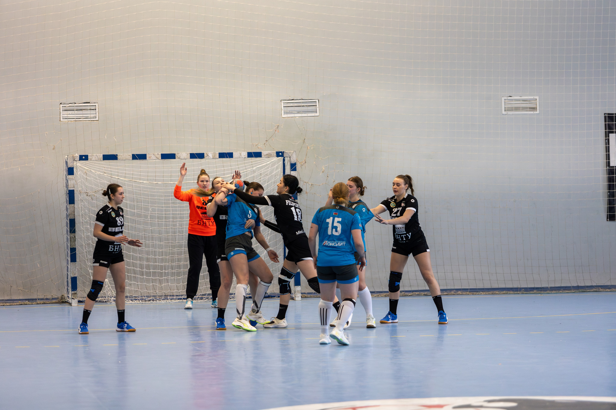 Гандбол. Лучшие кадры. БНТУ — Витебчанка. Профессиональный интерьерный и репортажный фотограф Минск и РБ. Максим Орлов